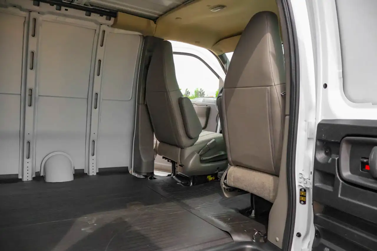 GMC Savana снимка GMC Savana