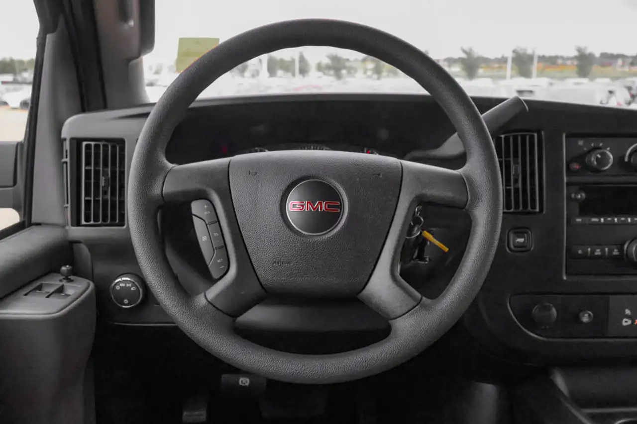 GMC Savana снимка GMC Savana