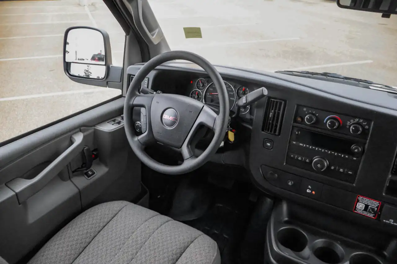 GMC Savana снимка GMC Savana