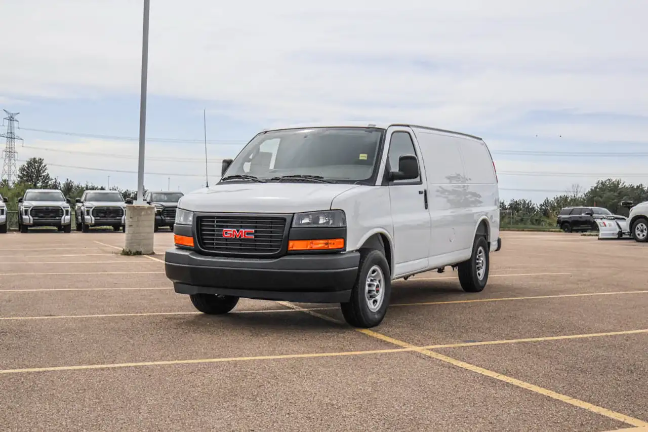 GMC Savana снимка GMC Savana