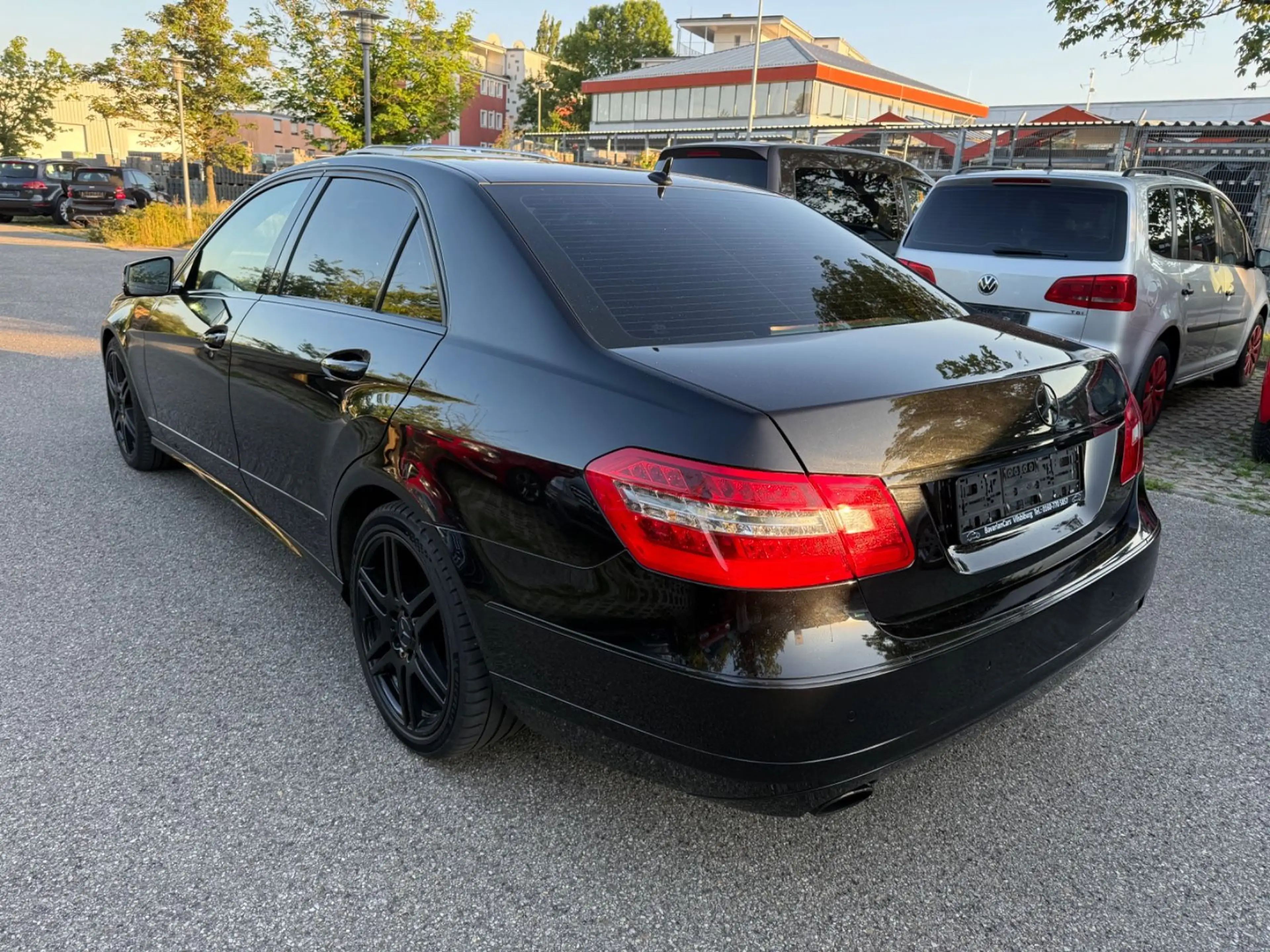 Mercedes-Benz E 350 E Limousine AMG Line HU 06/2027 — photo 5