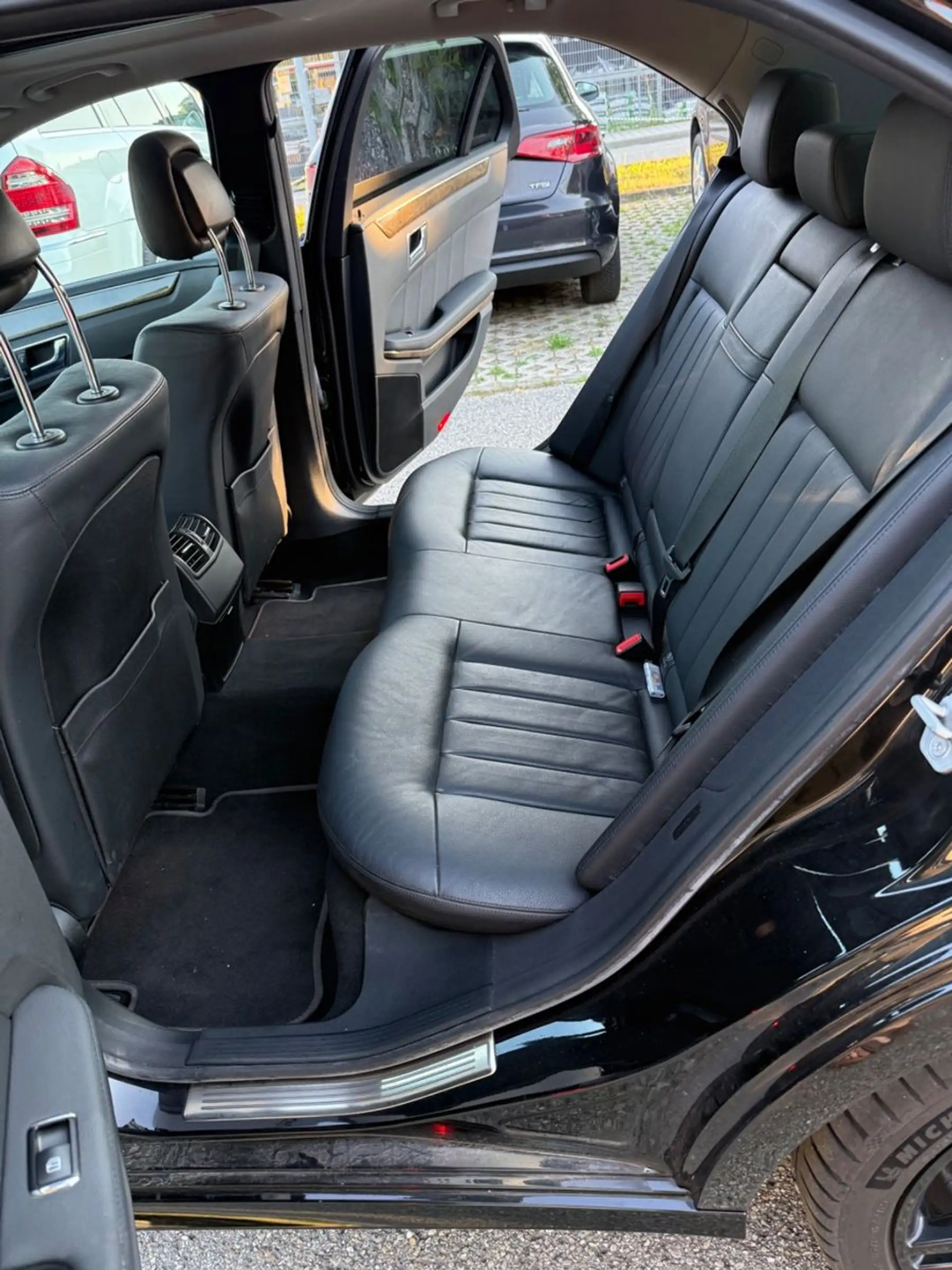 Mercedes-Benz E 350 E Limousine AMG Line HU 06/2027 — photo 11