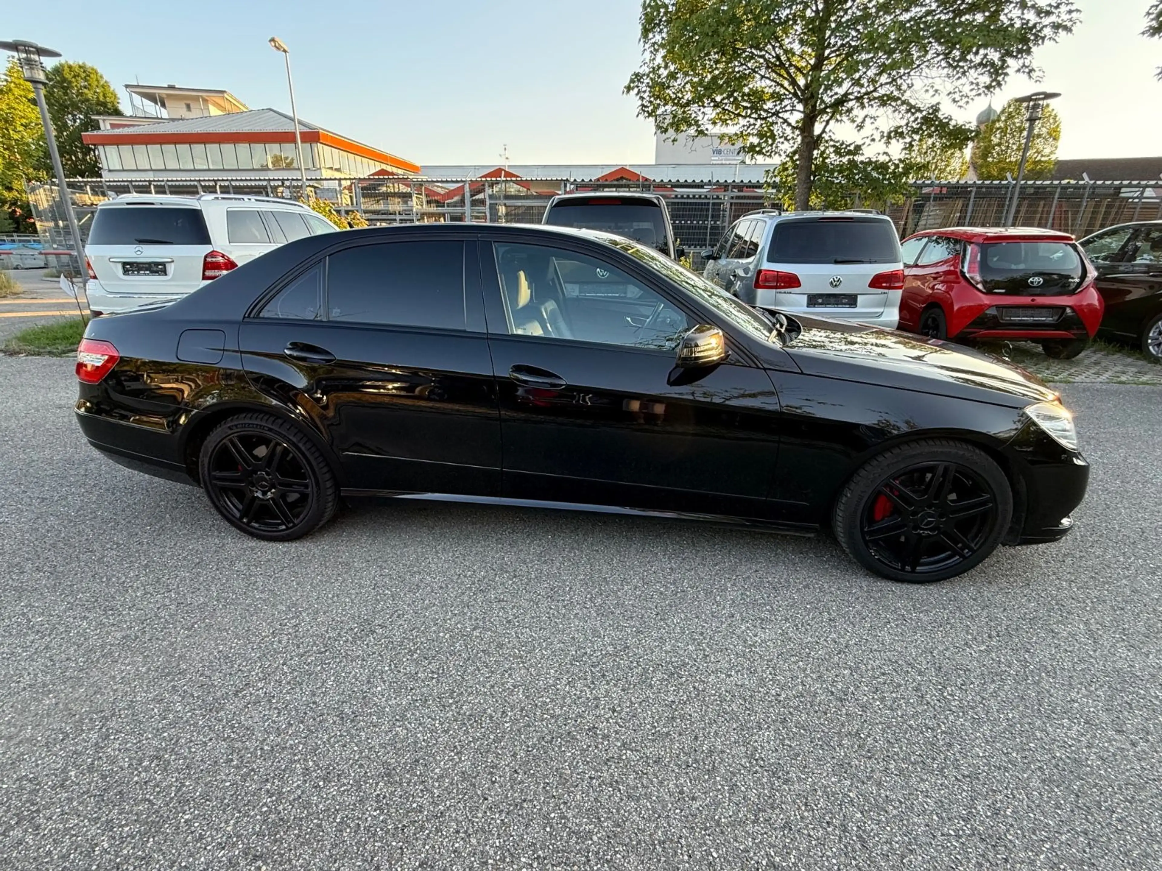 Mercedes-Benz E 350 E Limousine AMG Line HU 06/2027 — photo 8
