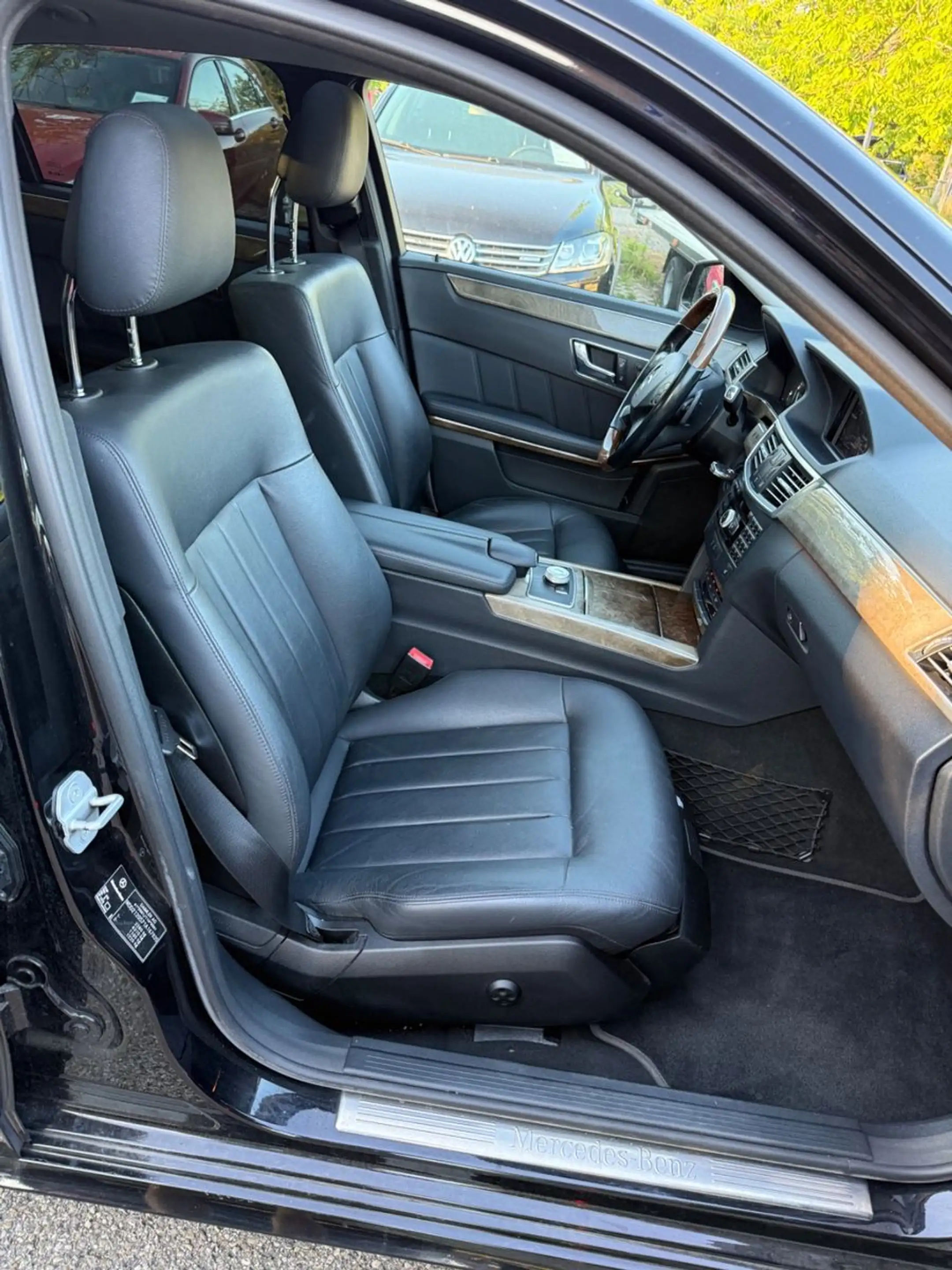 Mercedes-Benz E 350 E Limousine AMG Line HU 06/2027 — photo 10