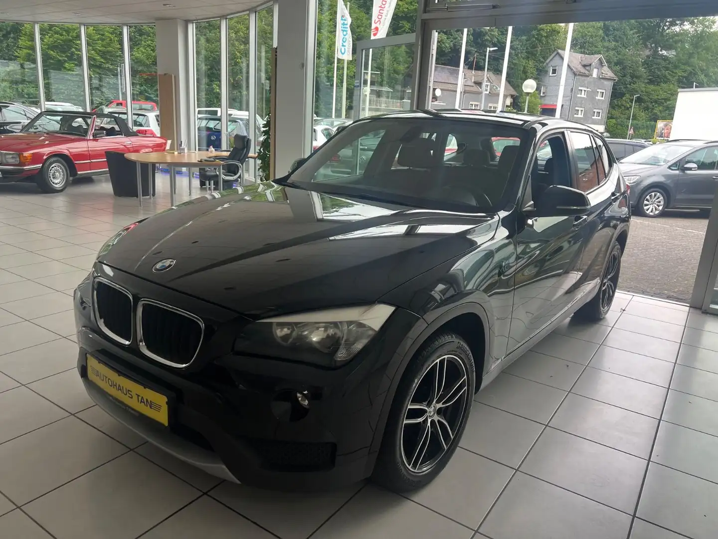 BMW X1 18 d xDrive * AUTOMATIK * Schwarz - 1