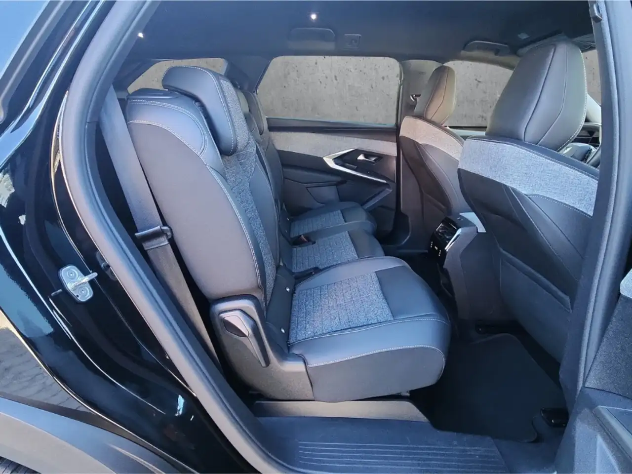 Peugeot 5008 Allure HYBRID 145 e-DSC6 Navi Digitales Cockpit LE 14