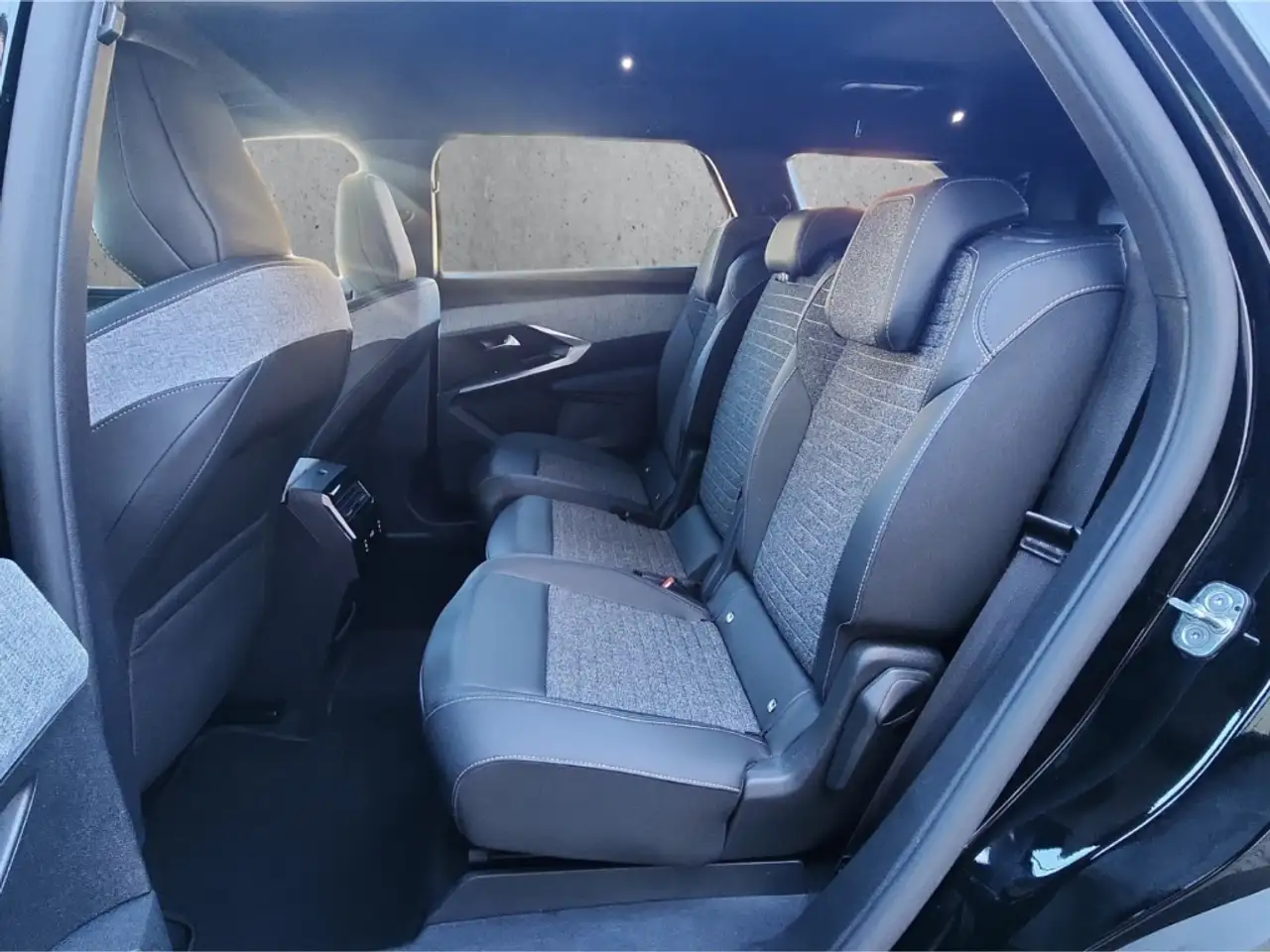 Peugeot 5008 Allure HYBRID 145 e-DSC6 Navi Digitales Cockpit LE 8