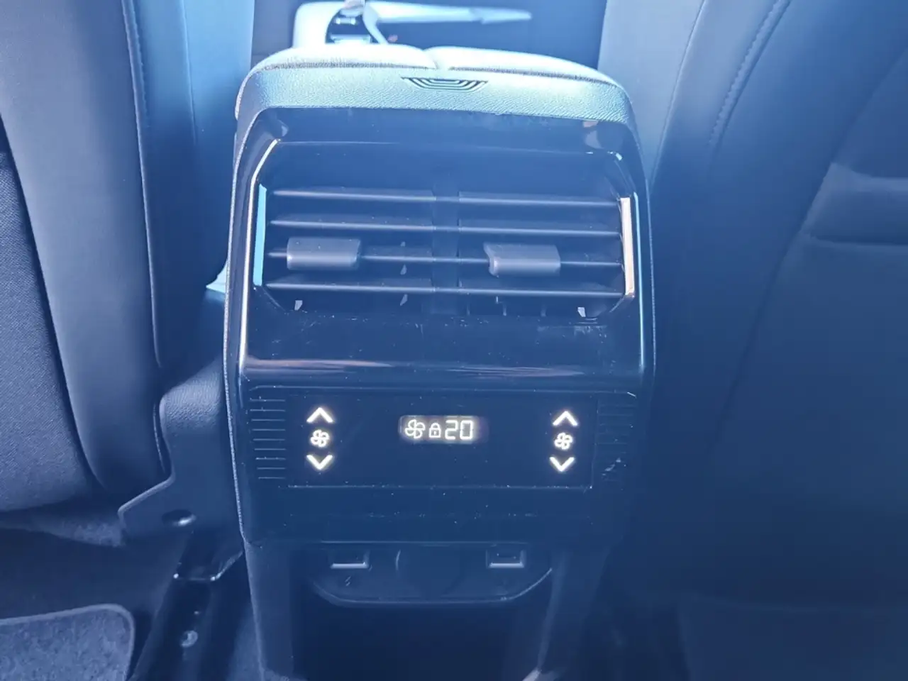 Peugeot 5008 Allure HYBRID 145 e-DSC6 Navi Digitales Cockpit LE 20