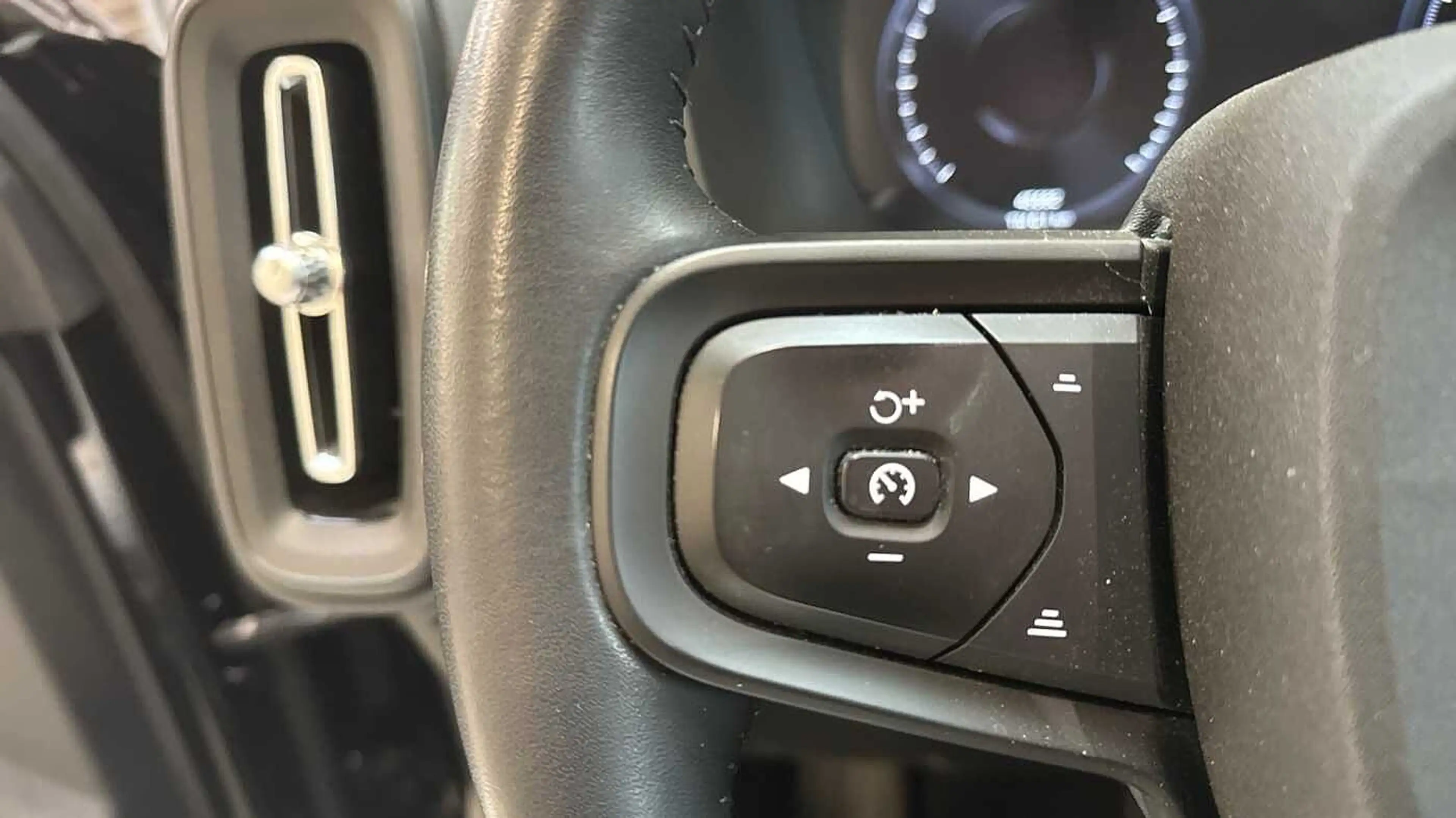Volvo XC40 Momentum Core T2 | Navi | Park Assist V+A Momentum — photo 15