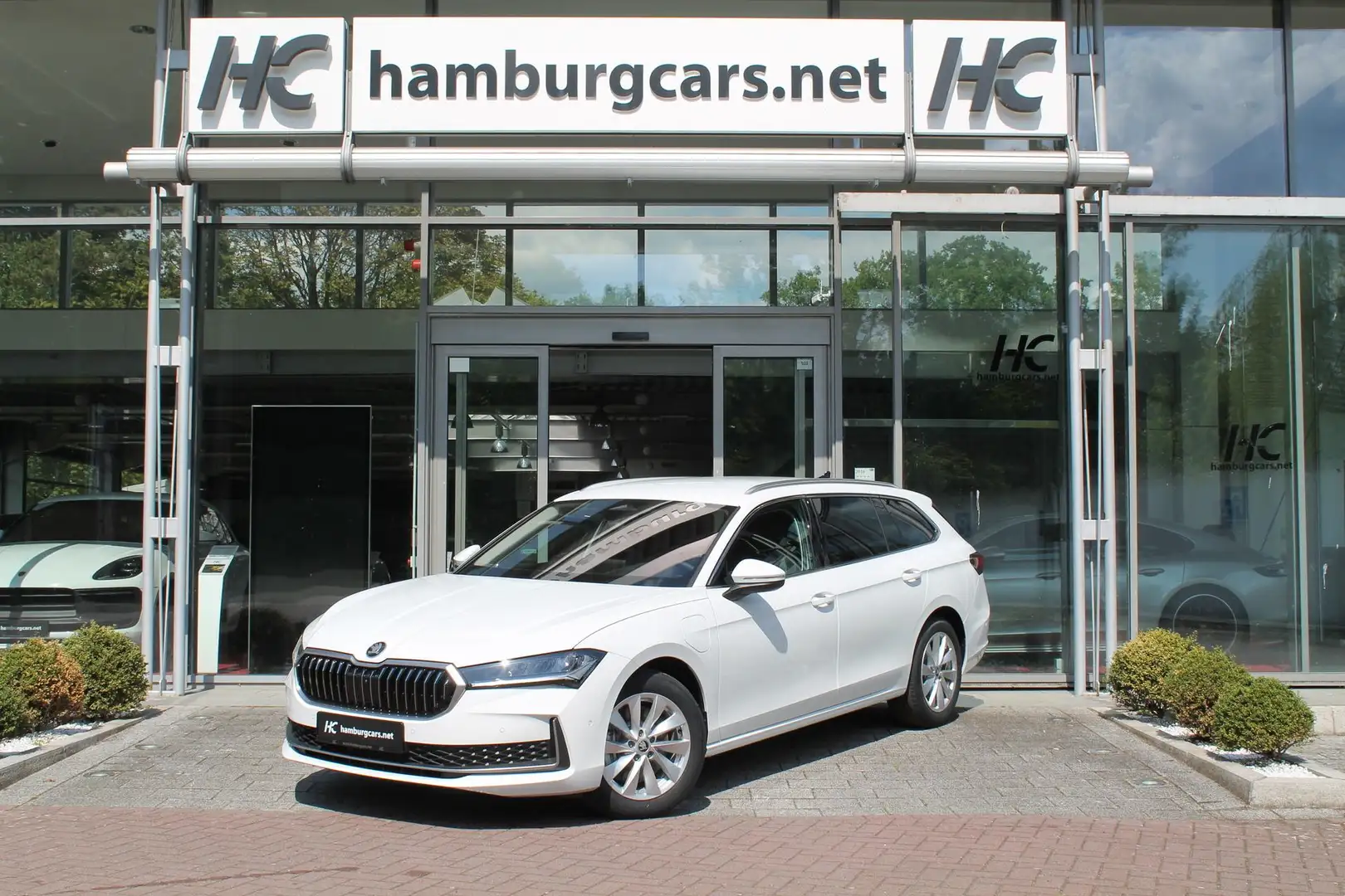 Skoda Superb Combi Selection iV 1,5 PHEV AHK HUD Navi, Winte... Weiß - 2
