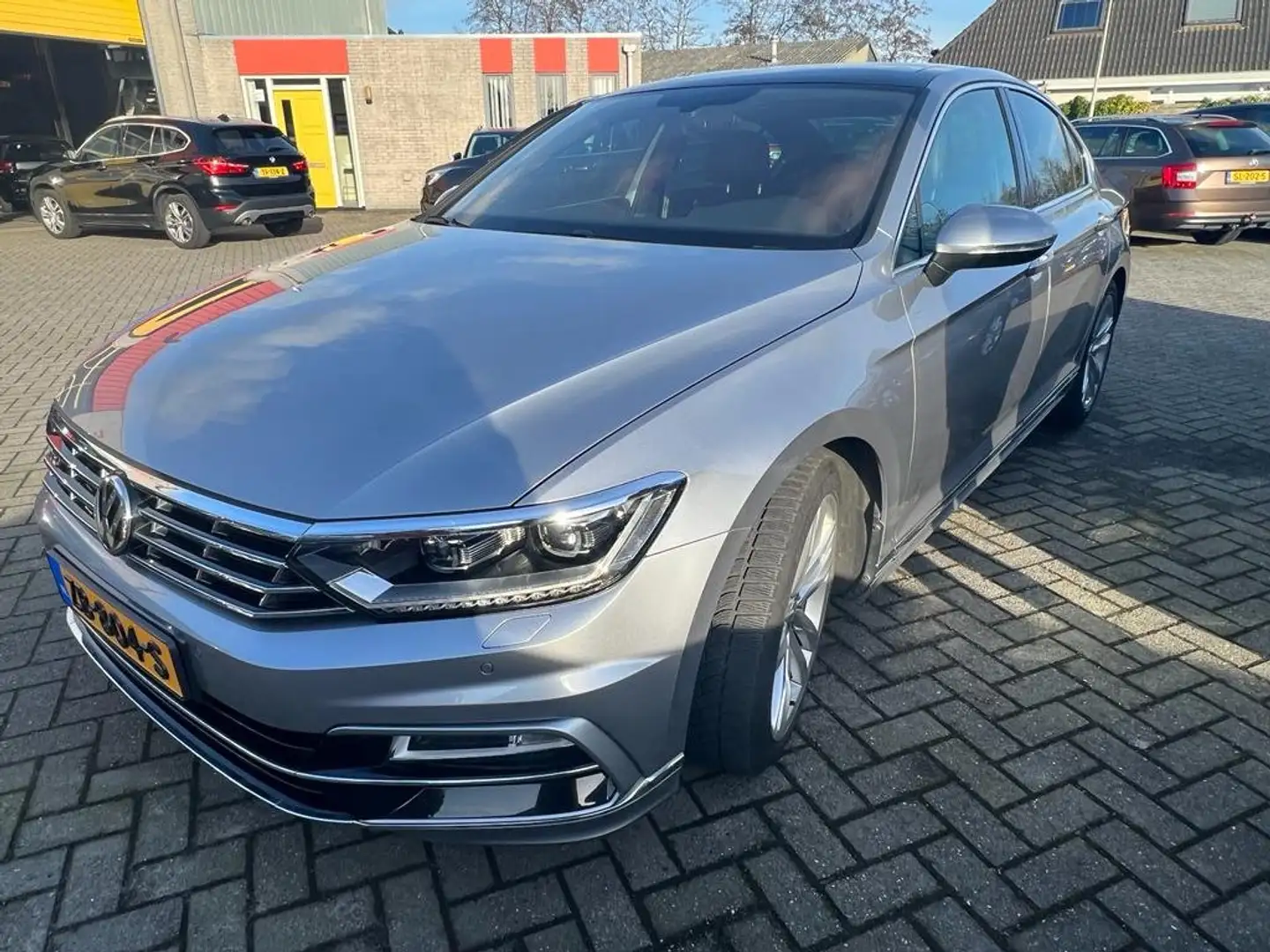 Volkswagen Passat Passat 1.5 TSI HL Bns R Zilver - 1