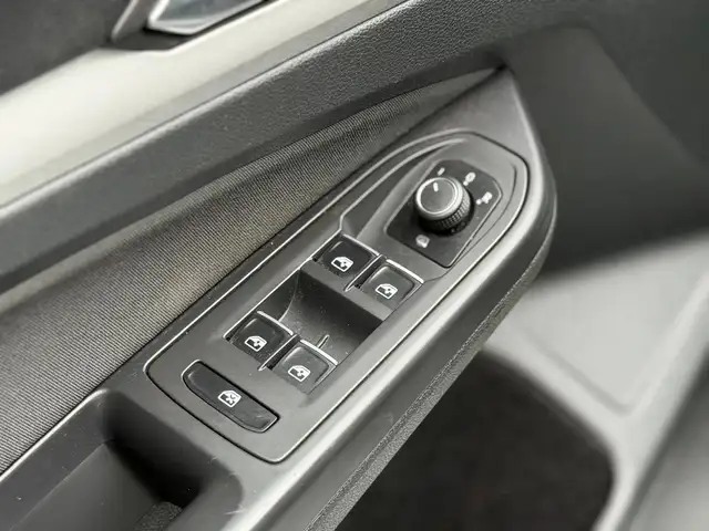 Volkswagen Golf view 12
