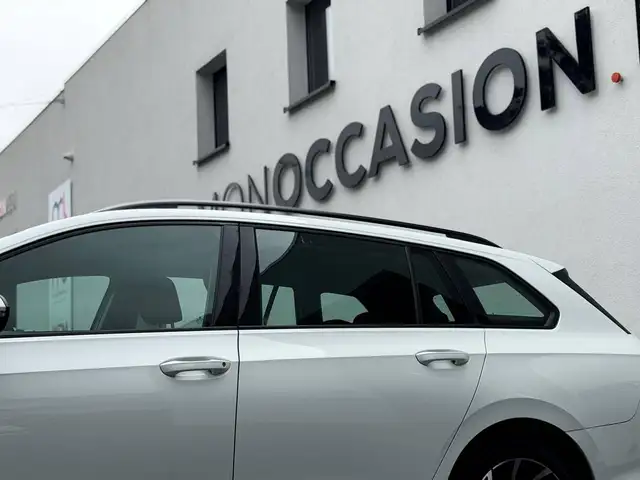 Volkswagen Golf view 5