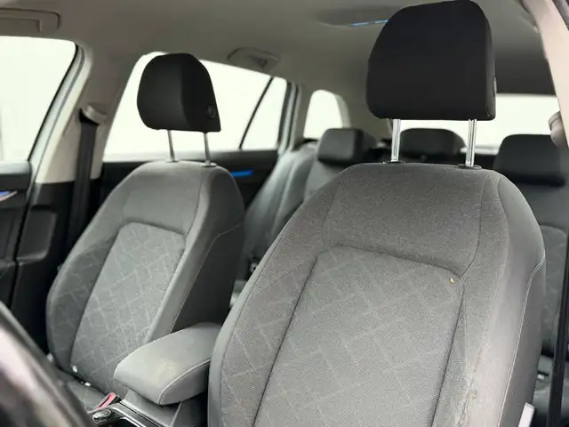 Volkswagen Golf view 13