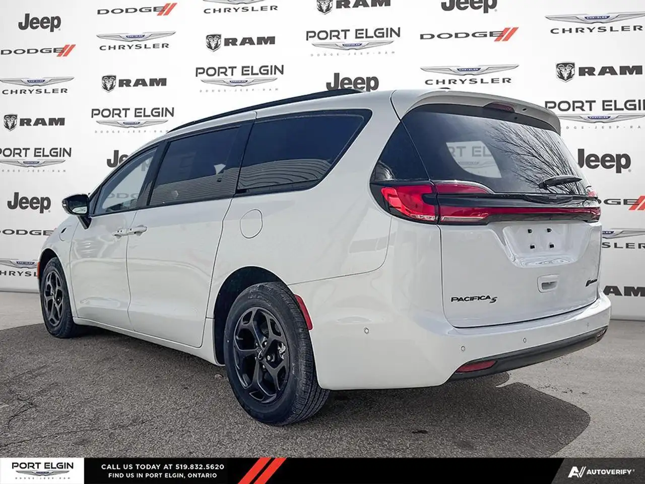 Chrysler Pacifica снимка Chrysler Pacifica