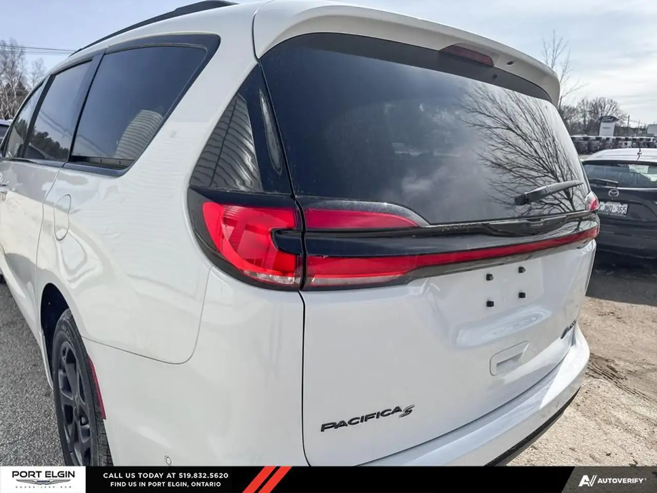 Chrysler Pacifica снимка Chrysler Pacifica