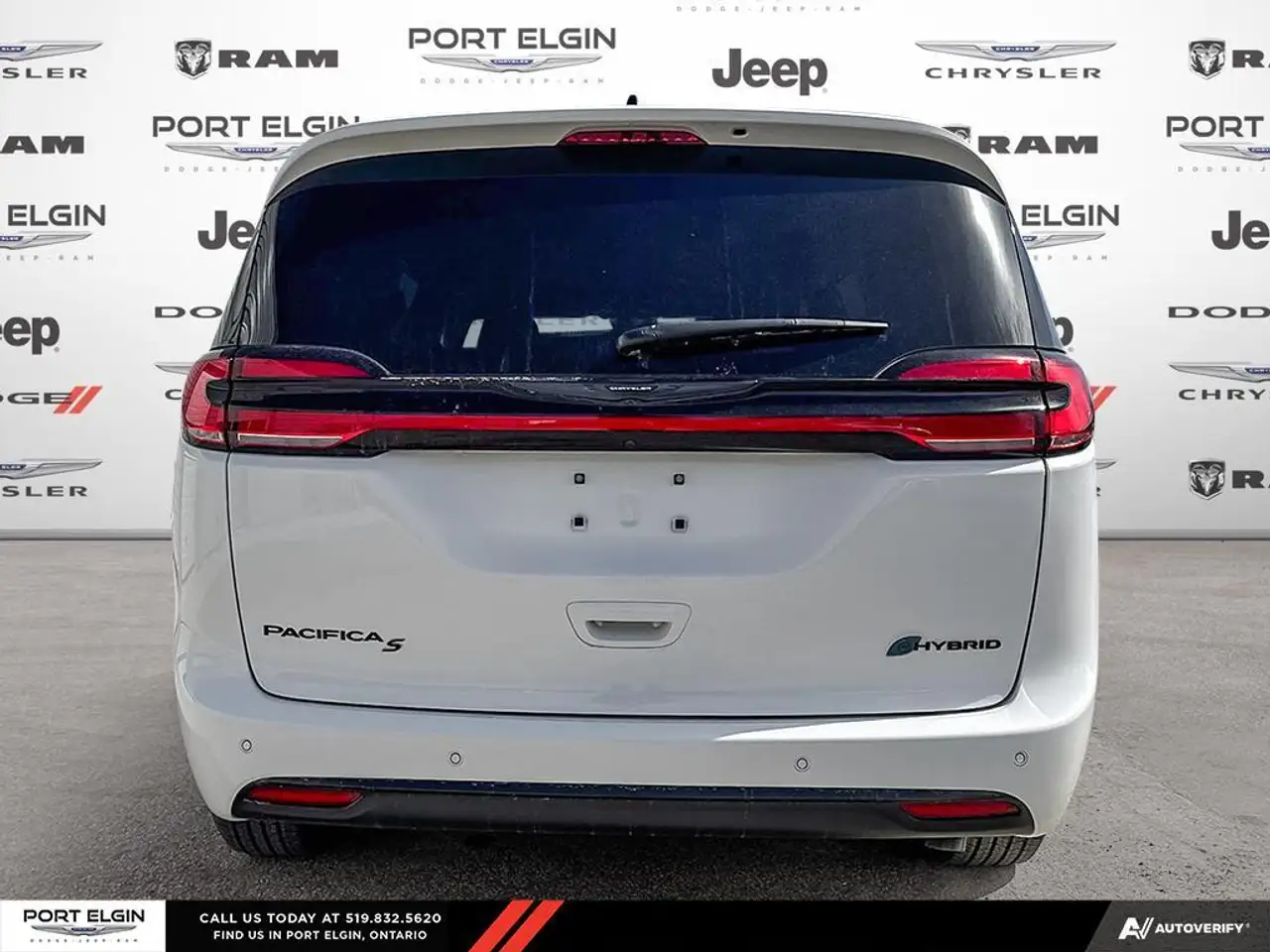 Chrysler Pacifica снимка Chrysler Pacifica