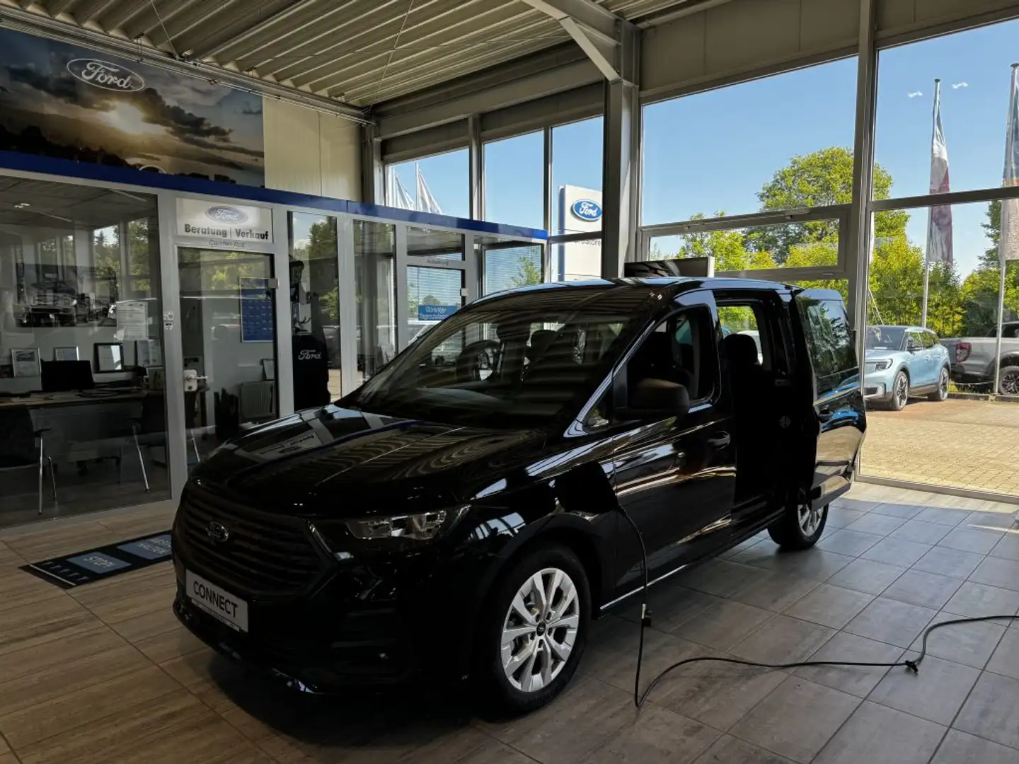 Ford Tourneo Connect 1.5 EcoBoost PHEV Aut. TREND Plug-In Hybrid Zwart - 2