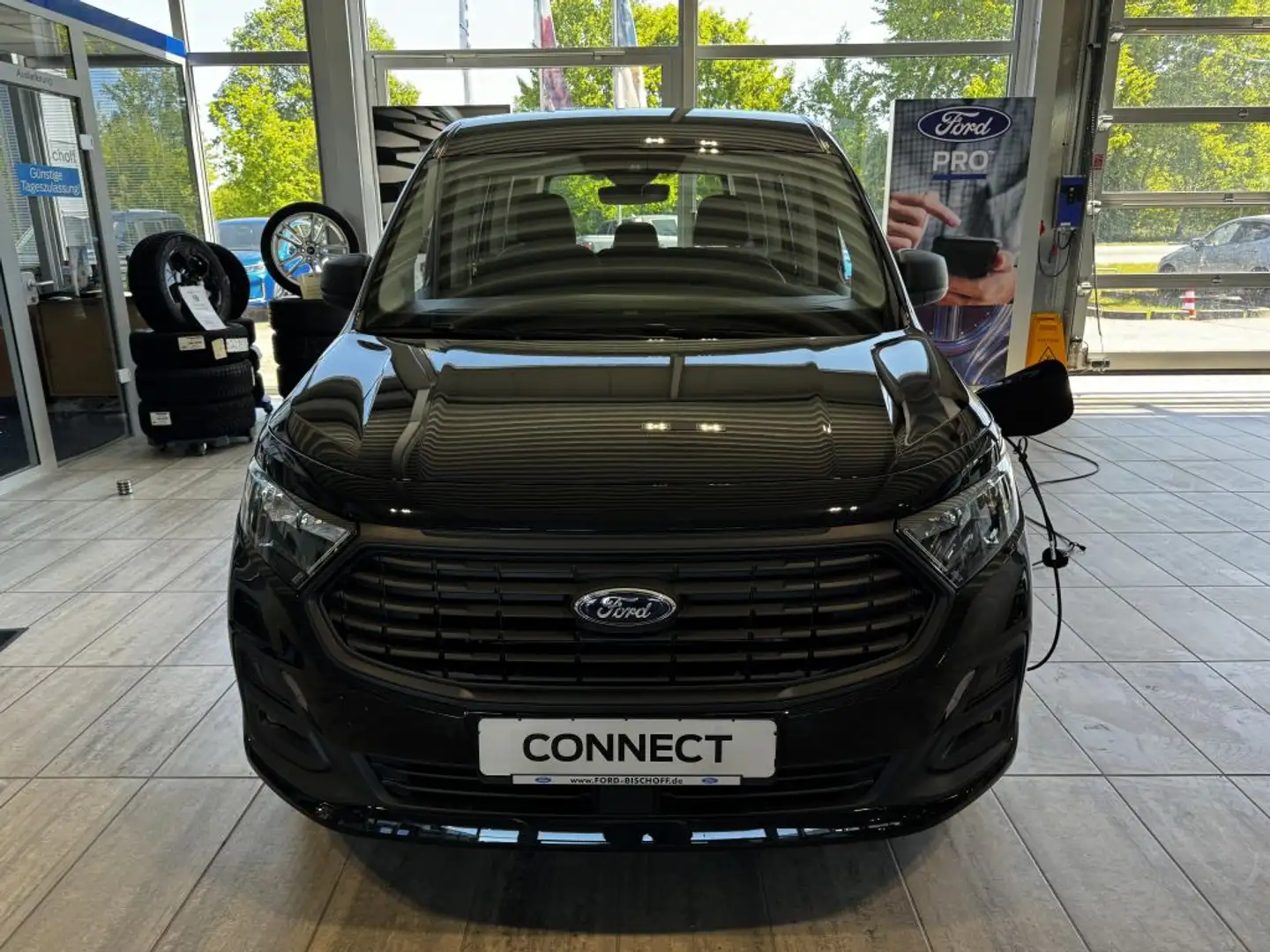 Ford Tourneo Connect 1.5 EcoBoost PHEV Aut. TREND Plug-In Hybrid Zwart - 1