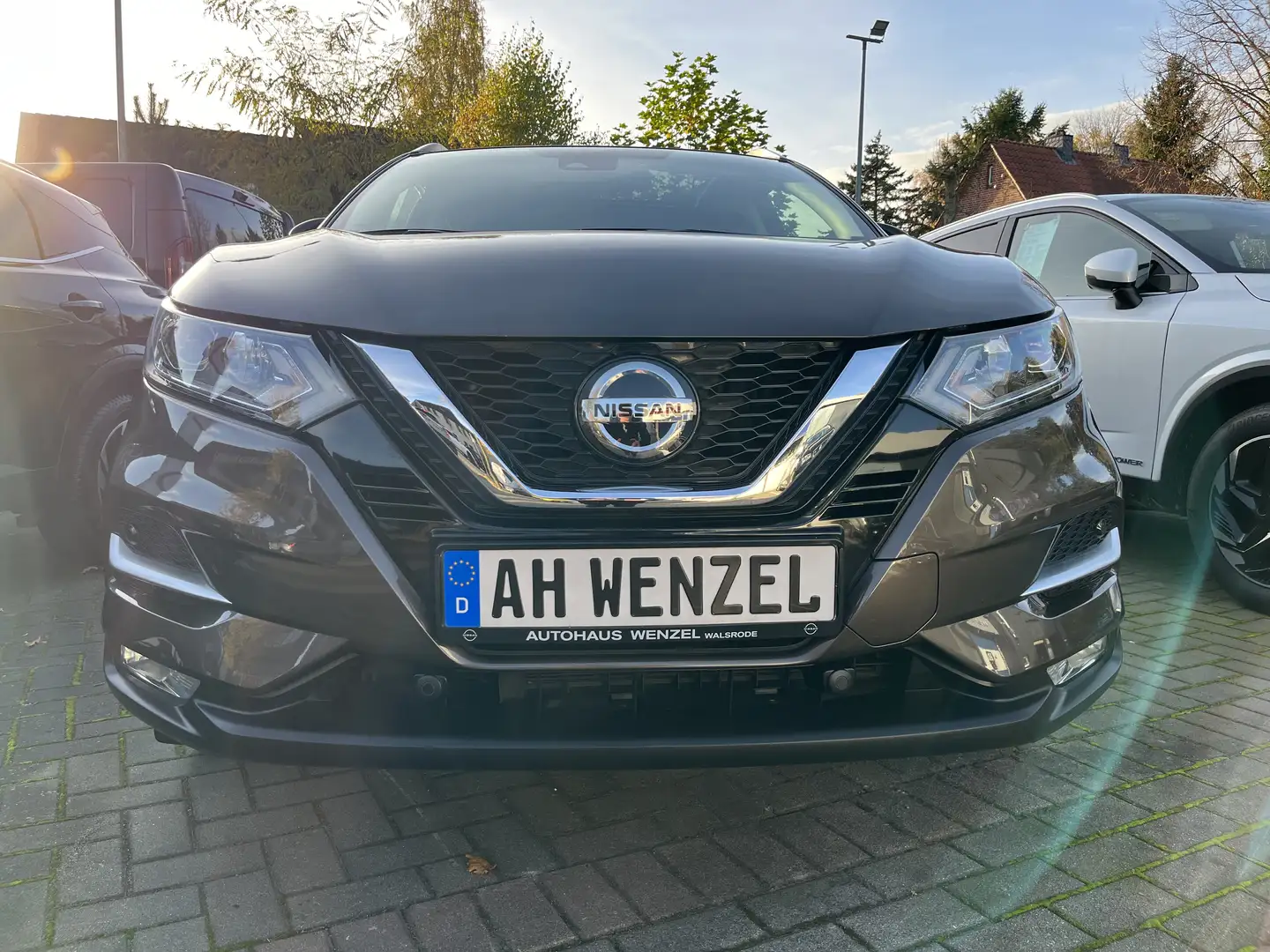 Nissan Qashqai 1.3 DIG-T 160 PS N-Connecta Kamera,Navi,Winter Braun - 2