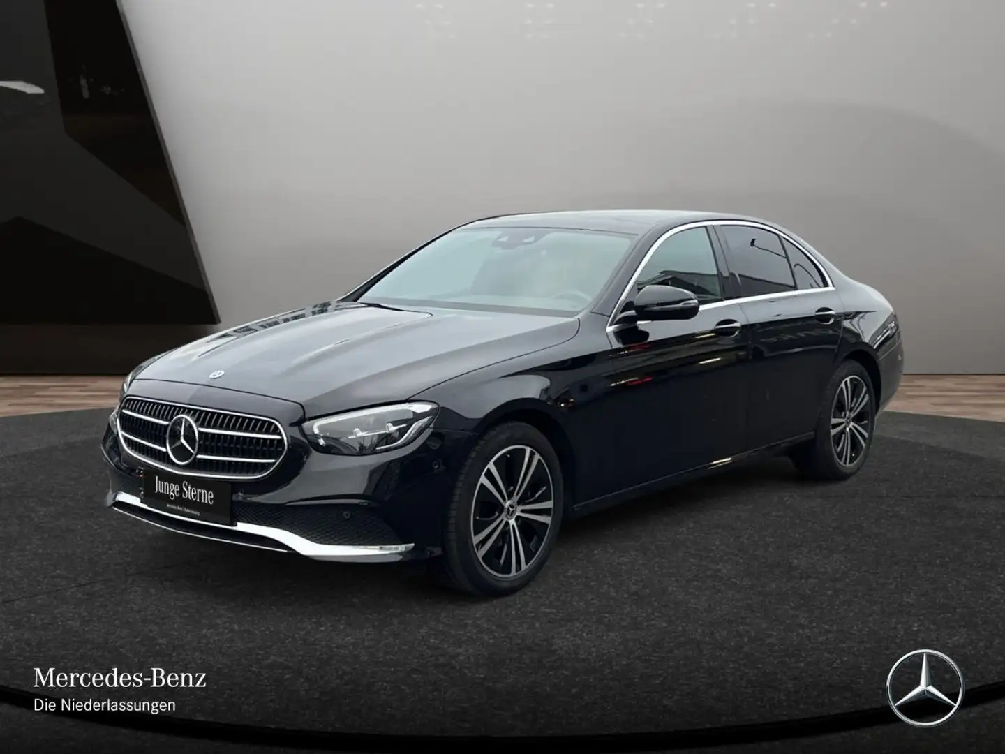 Mercedes-Benz E 200 4M AVANTG+PANO+AHK+LED+FAHRASS+KAMERA+9G Noir - 2