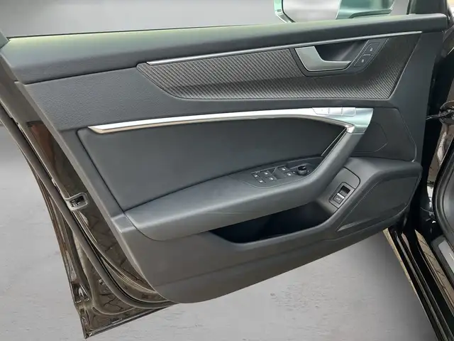Audi S6 view 6