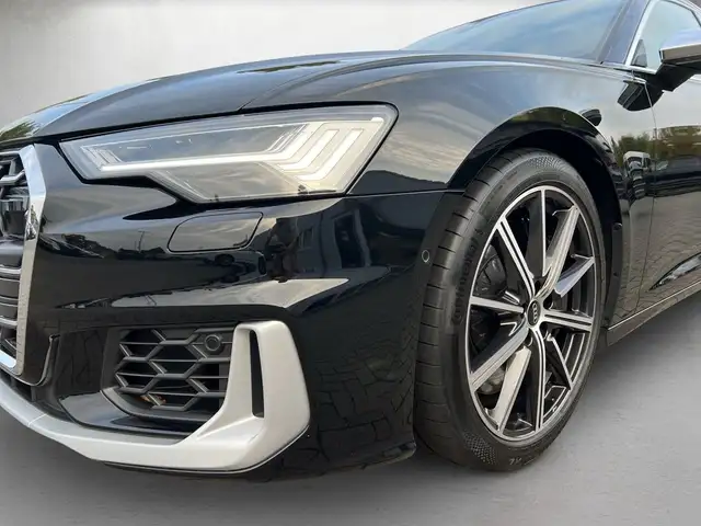 Audi S6 view 4