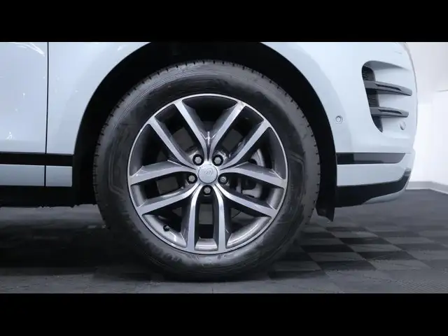 Land Rover Range Rover Evoque view 4