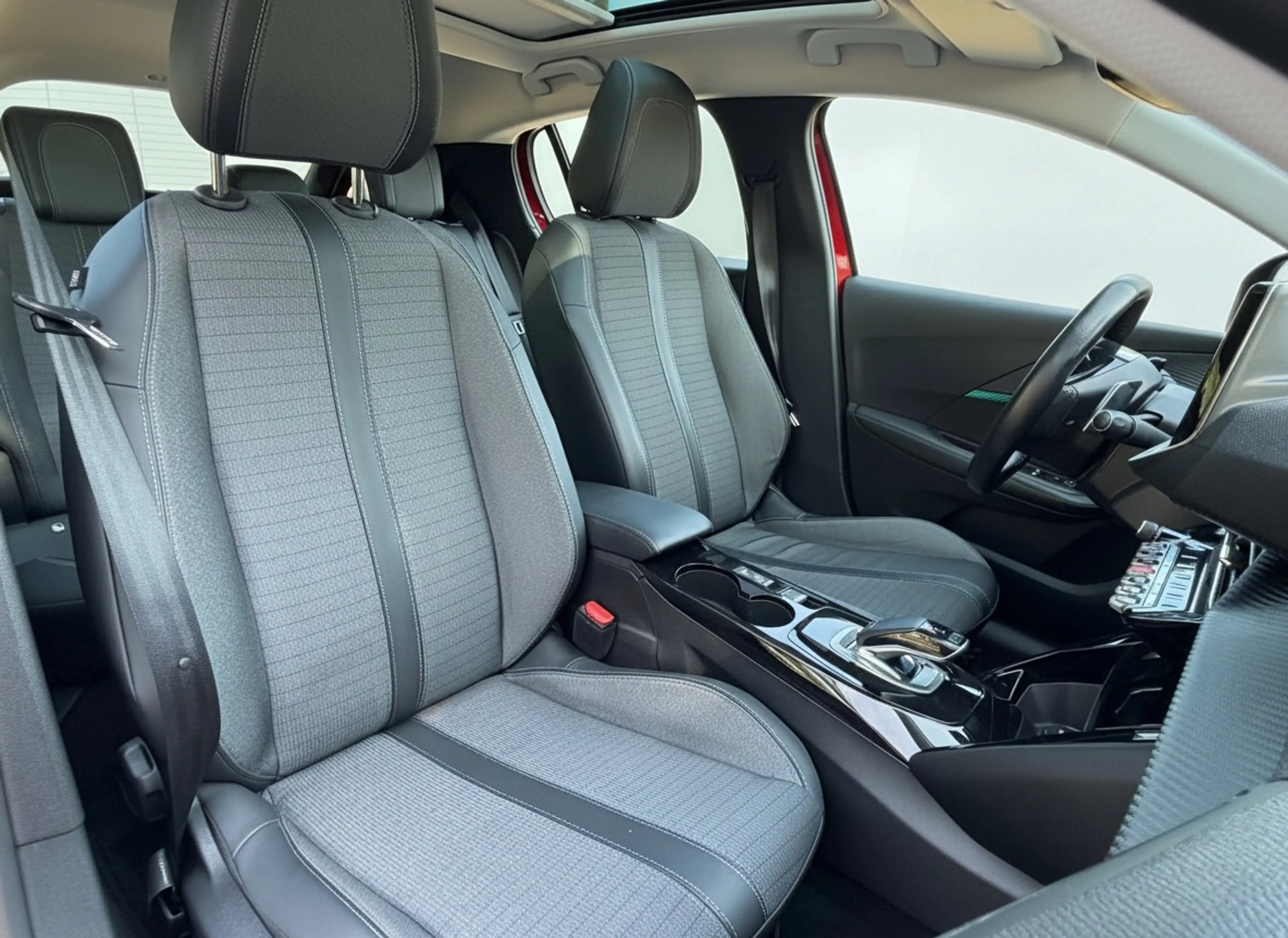 Peugeot 208 1.2 PureTech 101 pk AUTOMAAT Allure Pack, panorama — photo 4