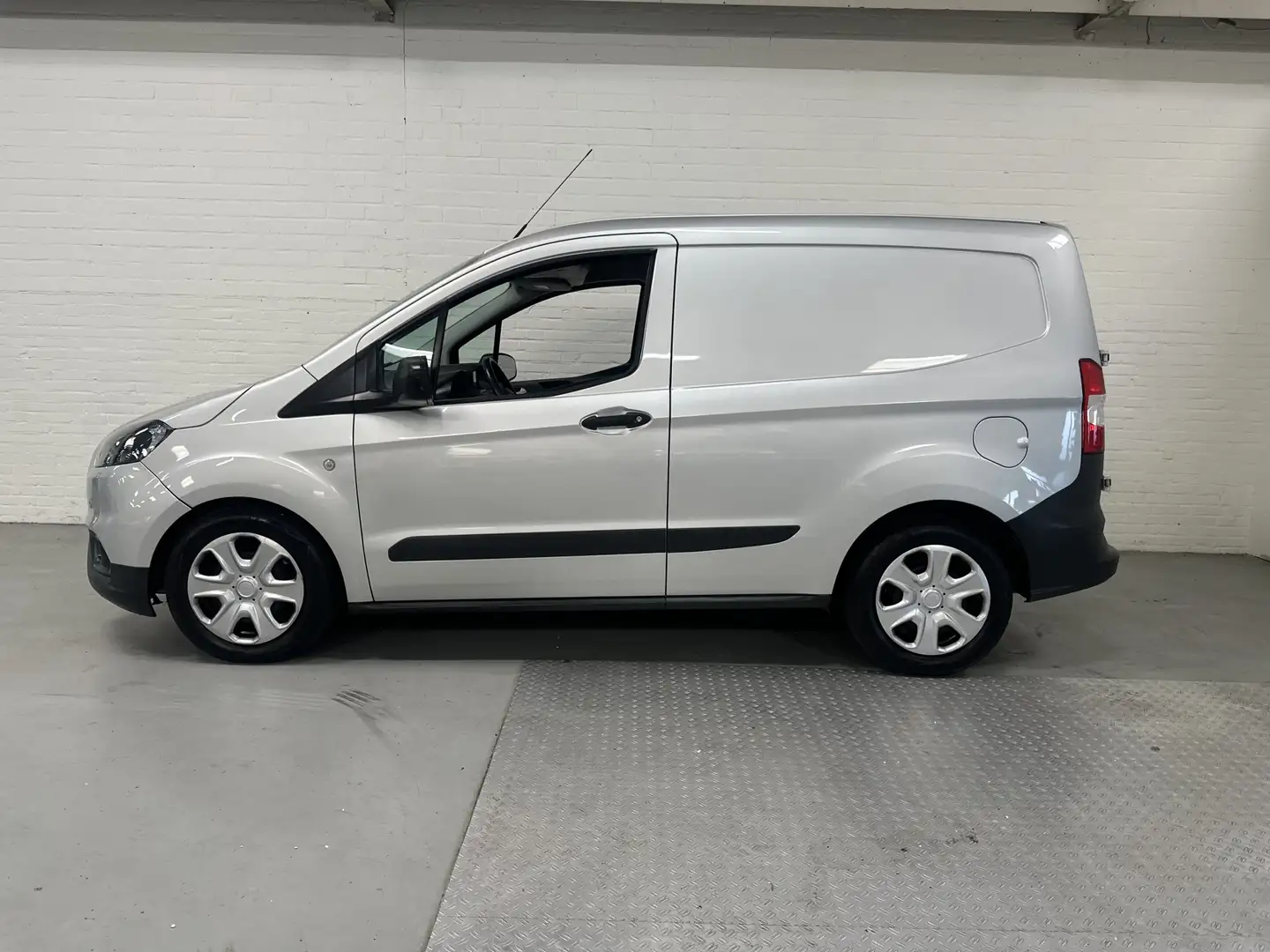 Ford Transit Courier 1.5 TDCI Trend Duratorq S&S CLIMA /CRUISE /CAMERA Grijs - 2