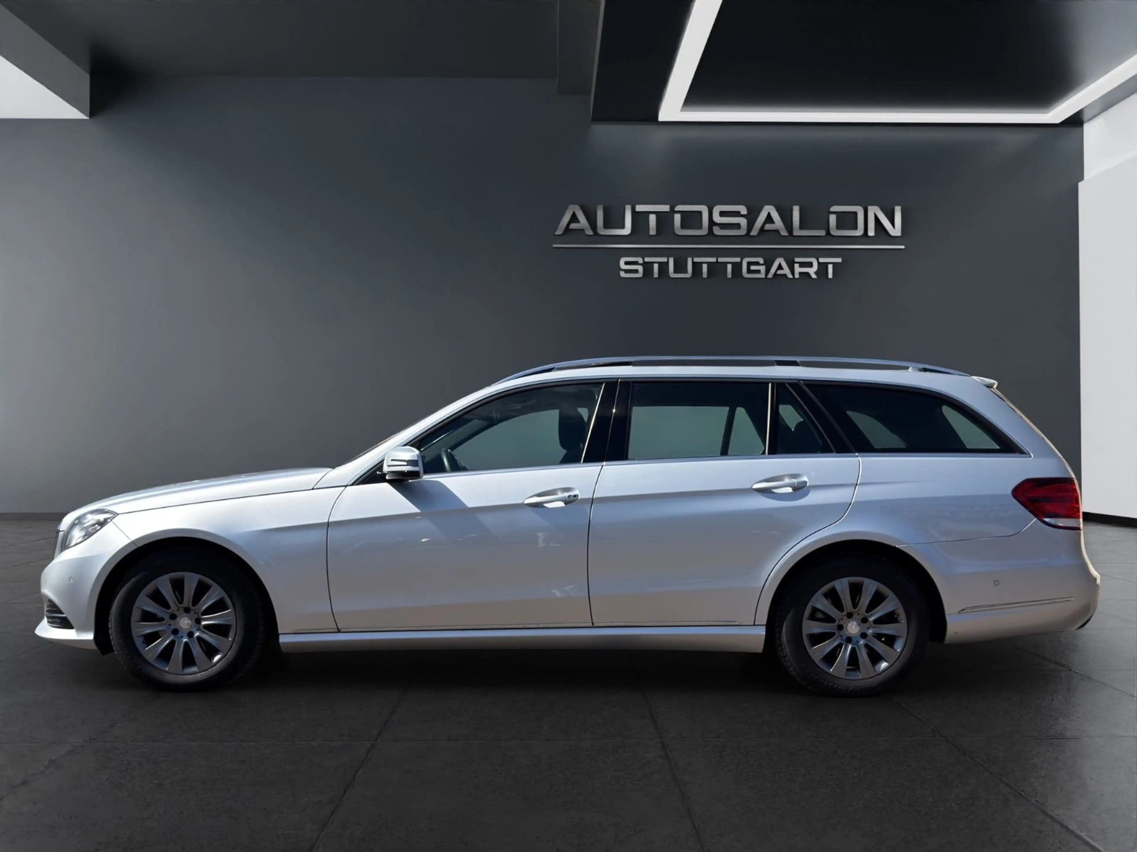 Mercedes-Benz E 220 T-Modell BlueTec*LED*AHK*STZH*El.SCH*TEMP* — photo 2