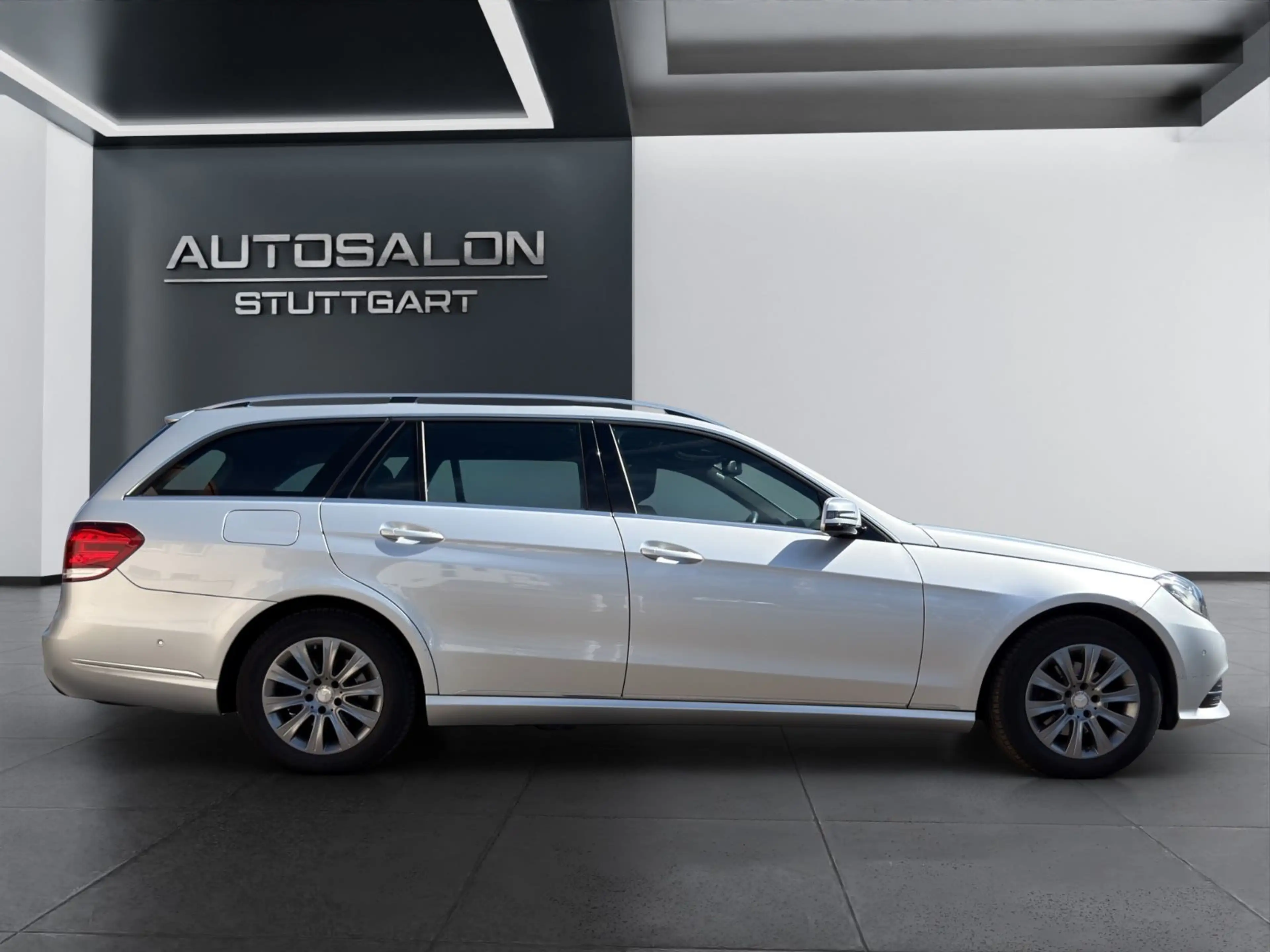 Mercedes-Benz E 220 T-Modell BlueTec*LED*AHK*STZH*El.SCH*TEMP* — photo 7