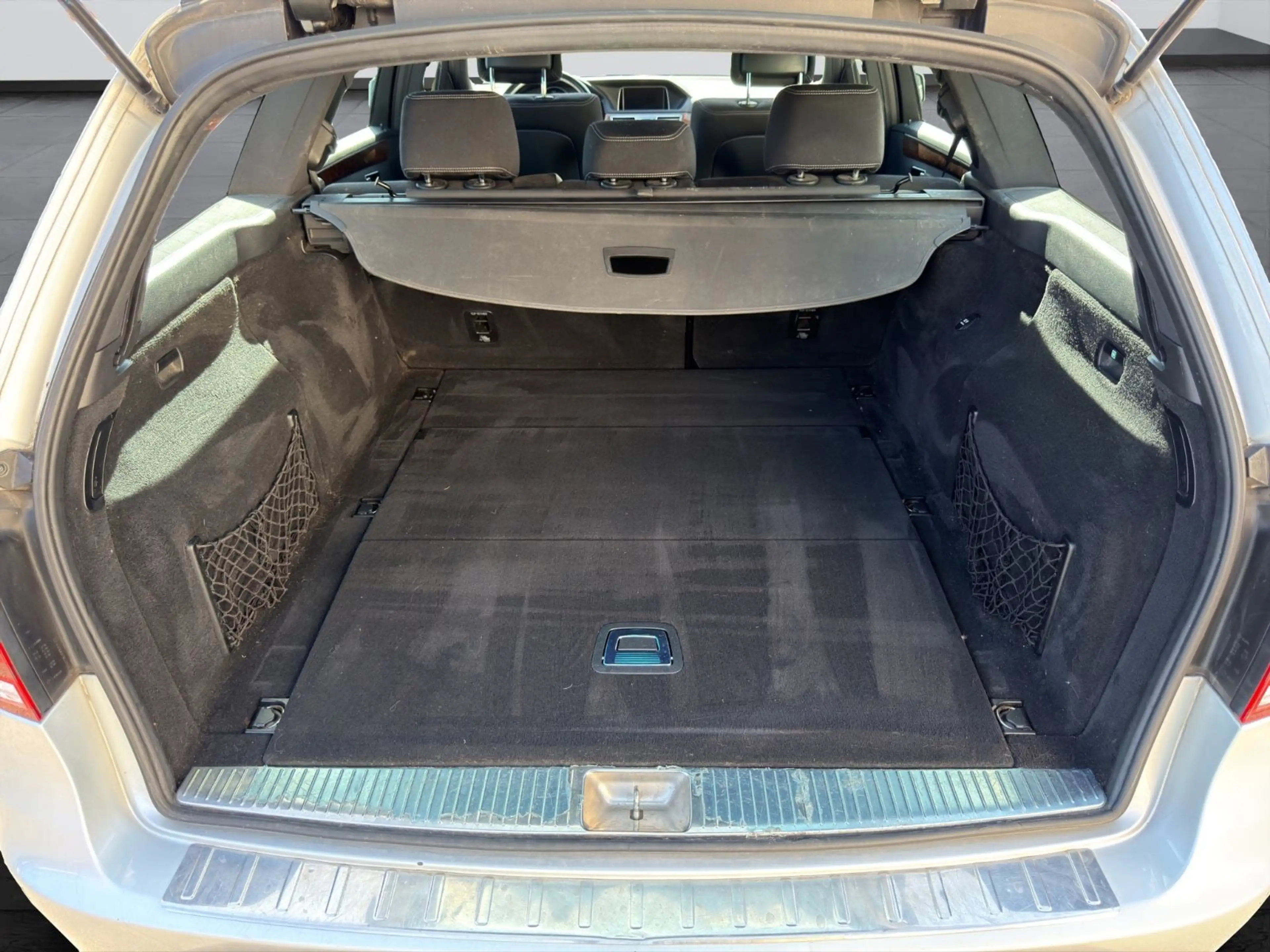 Mercedes-Benz E 220 T-Modell BlueTec*LED*AHK*STZH*El.SCH*TEMP* — photo 12