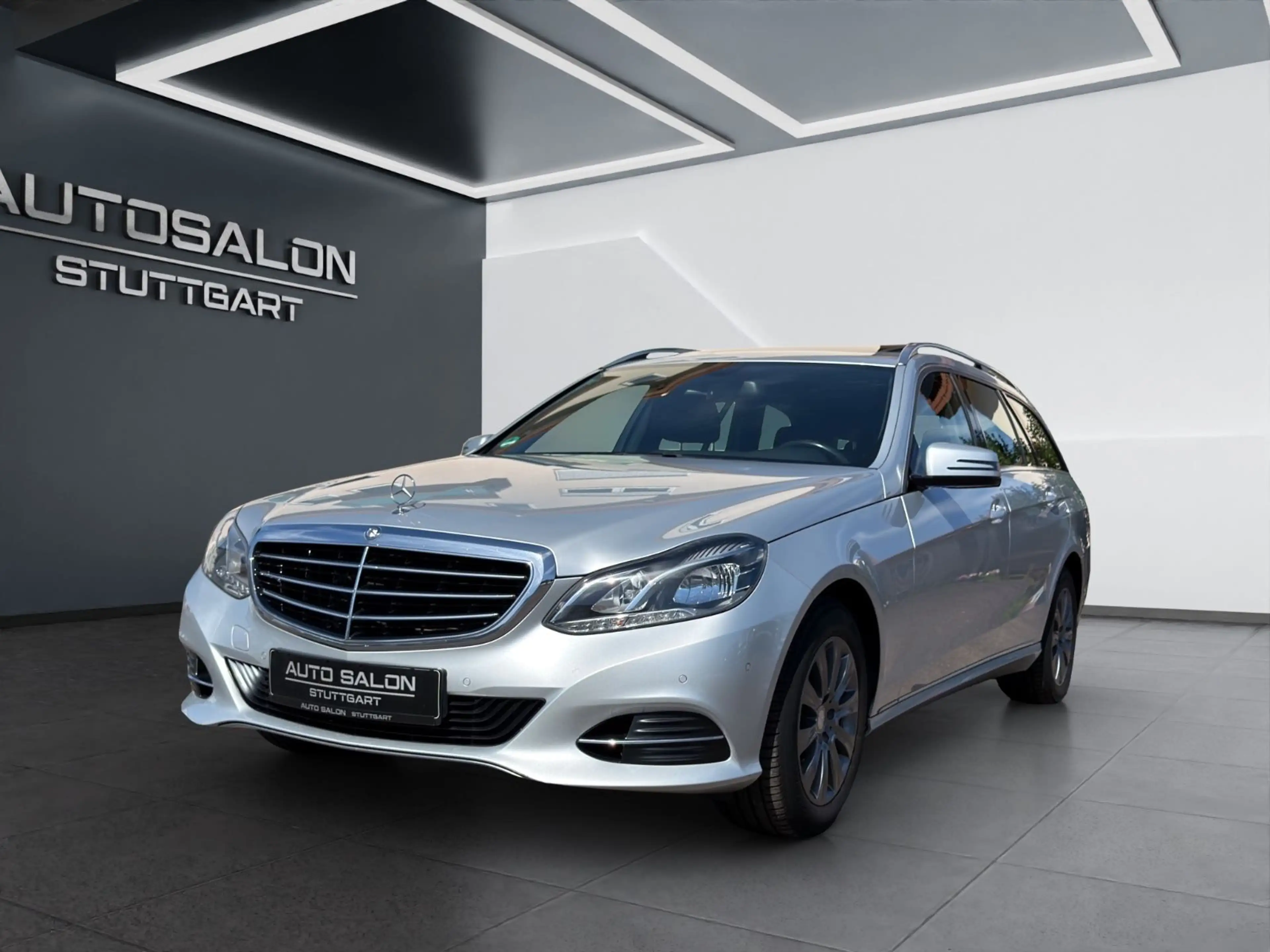 Mercedes-Benz E 220 T-Modell BlueTec*LED*AHK*STZH*El.SCH*TEMP*