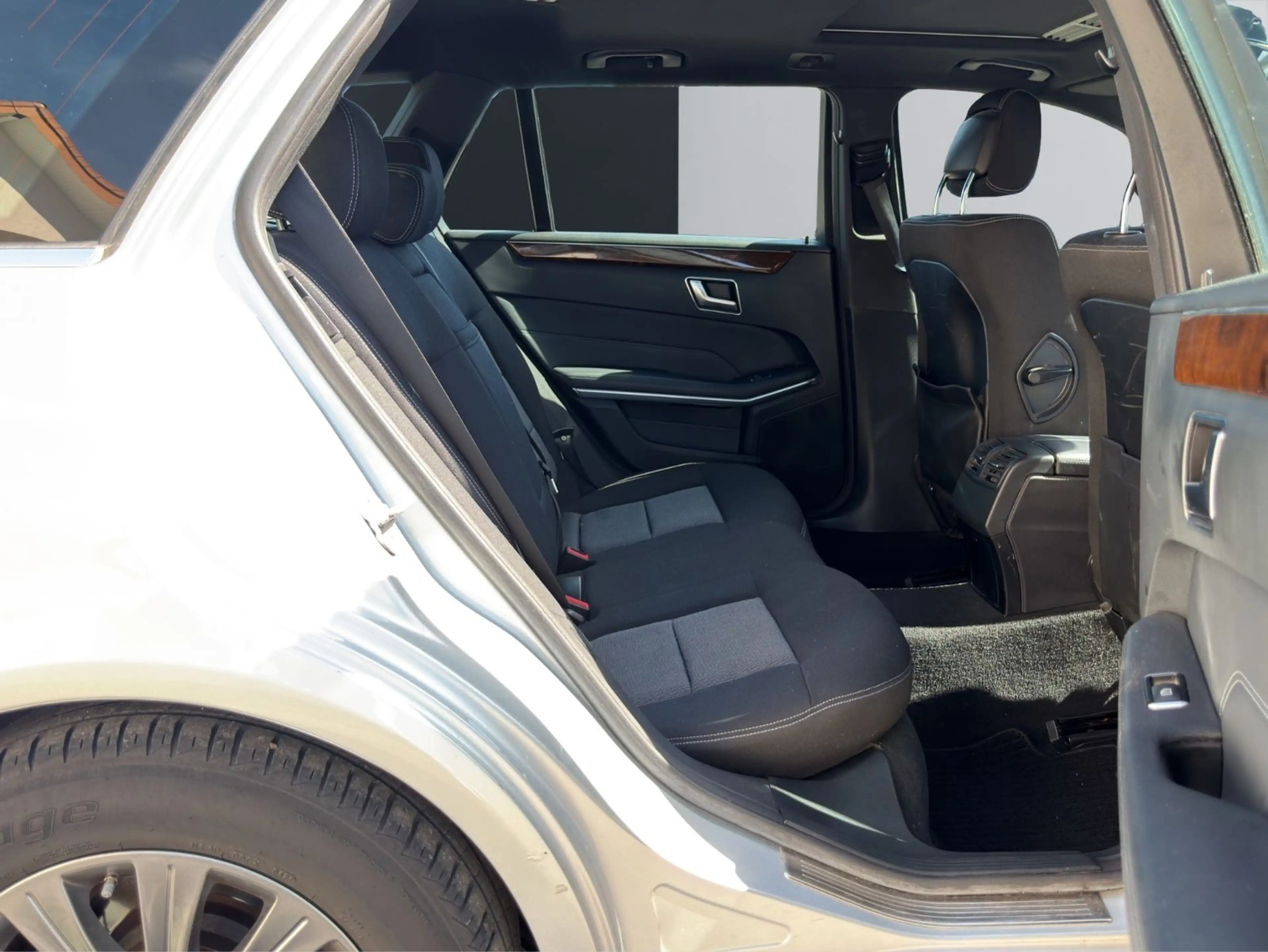 Mercedes-Benz E 220 T-Modell BlueTec*LED*AHK*STZH*El.SCH*TEMP* — photo 14