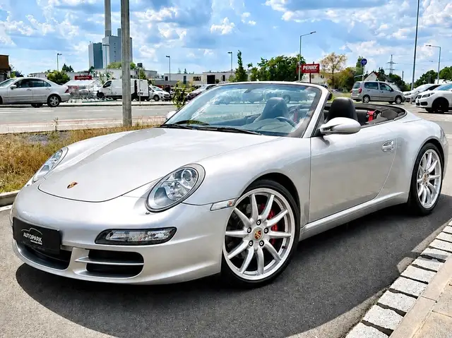 Porsche Carrera S Cabrio / CHRONO/6 Gang /BOSE /NAVI