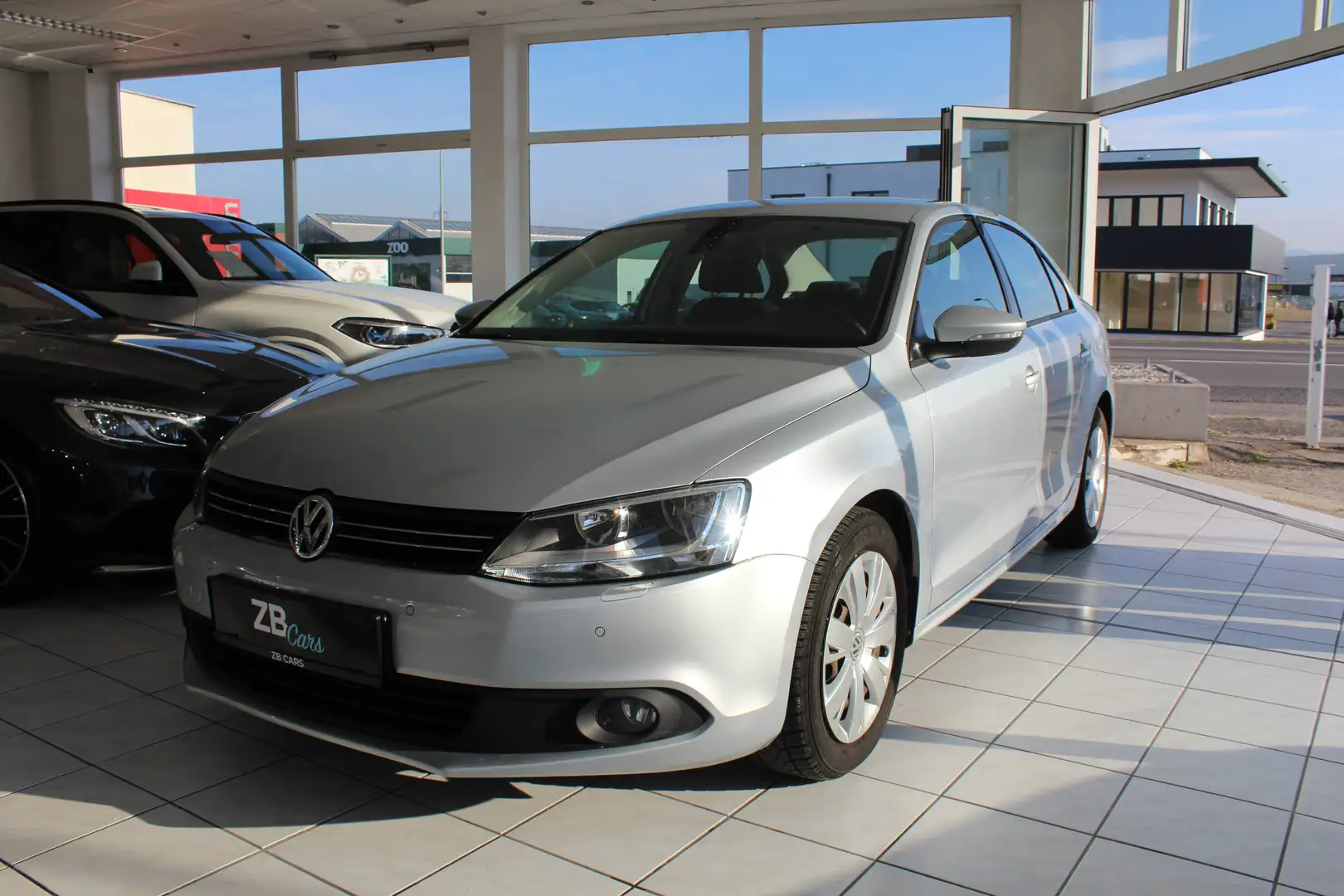 Volkswagen Jetta Comfortline // 1. Besitz // BMT/Start-Stop // NAVI // Sitzheizung // Tempomat Grau - 2