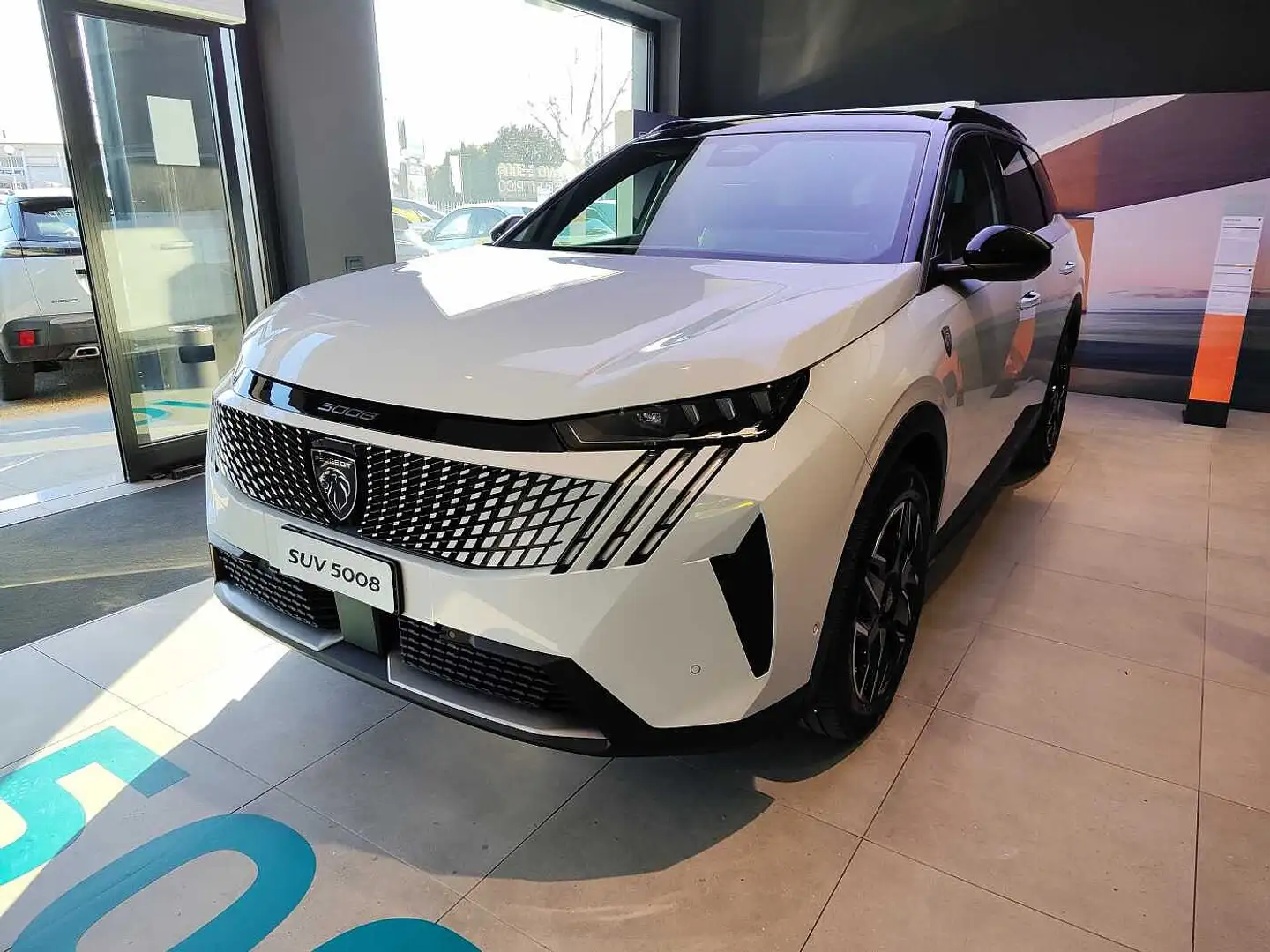 Peugeot 5008 3ª serie Hybrid 136 e-DCS6 GT - Bianco Okenite Bianco - 1
