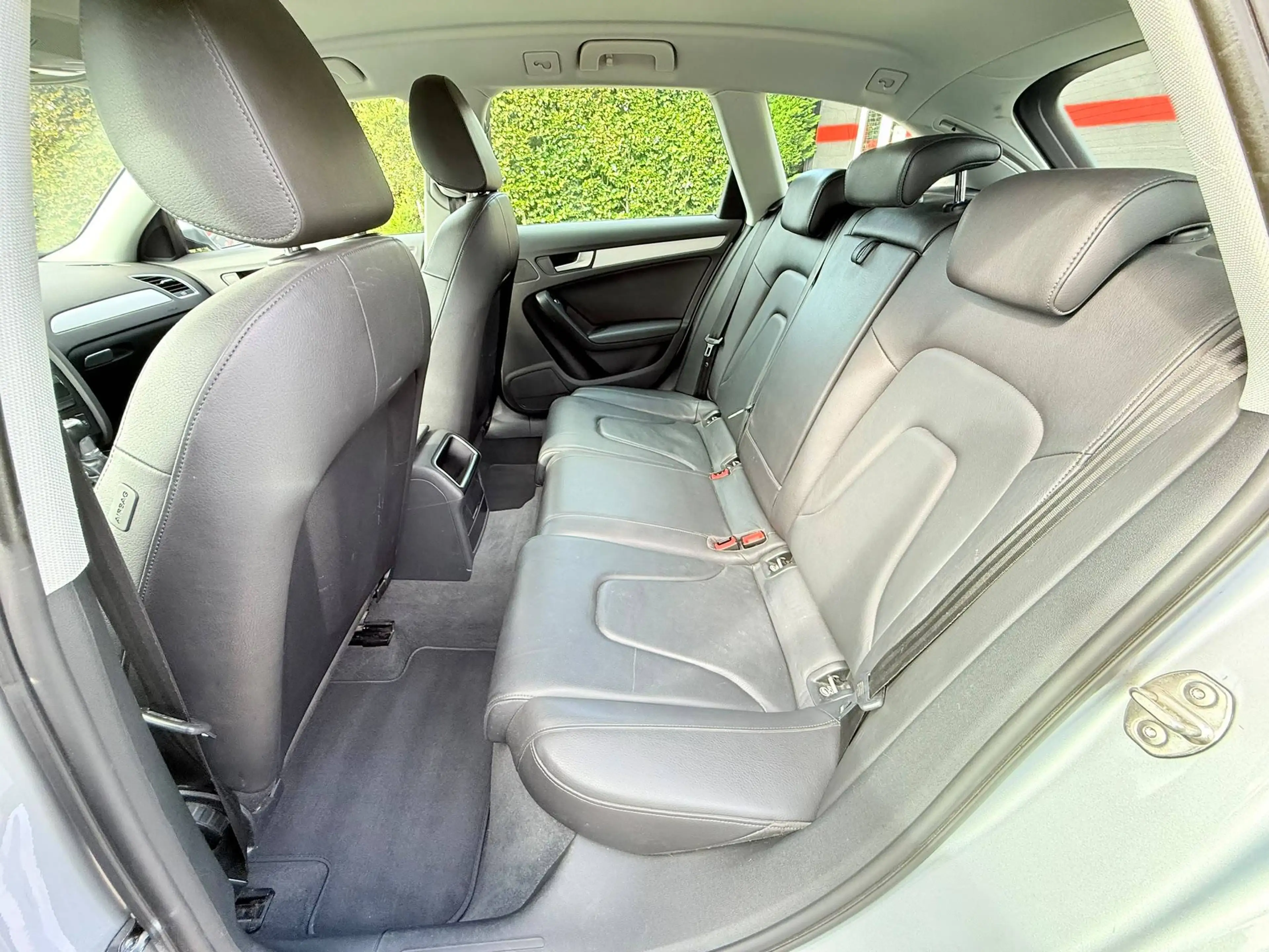 Audi A4 Avant 2.0 TDi ultra * Carnet complet * Tvac */* Distribution ok */* — photo 11