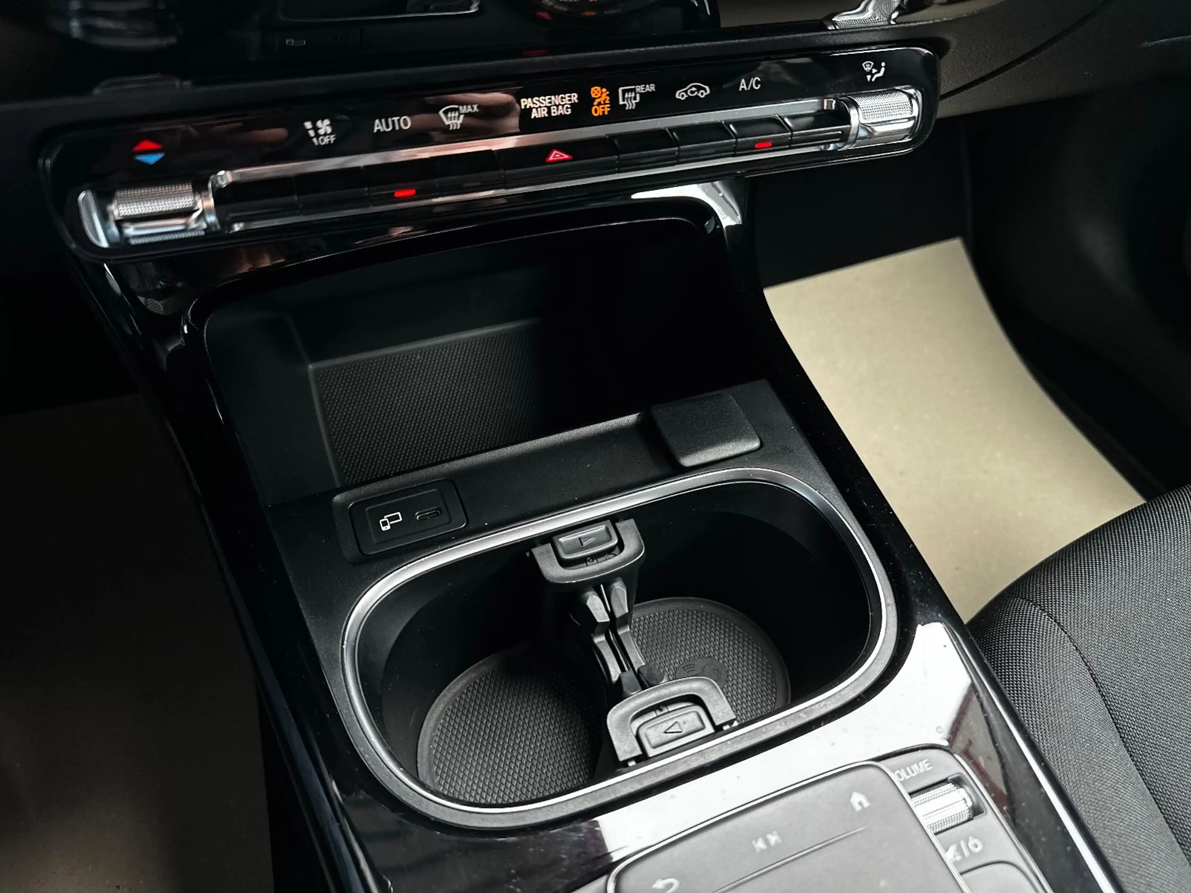 Mercedes-Benz CLA 200 d Shooting Brake  "HU+Service Neu" — photo 38