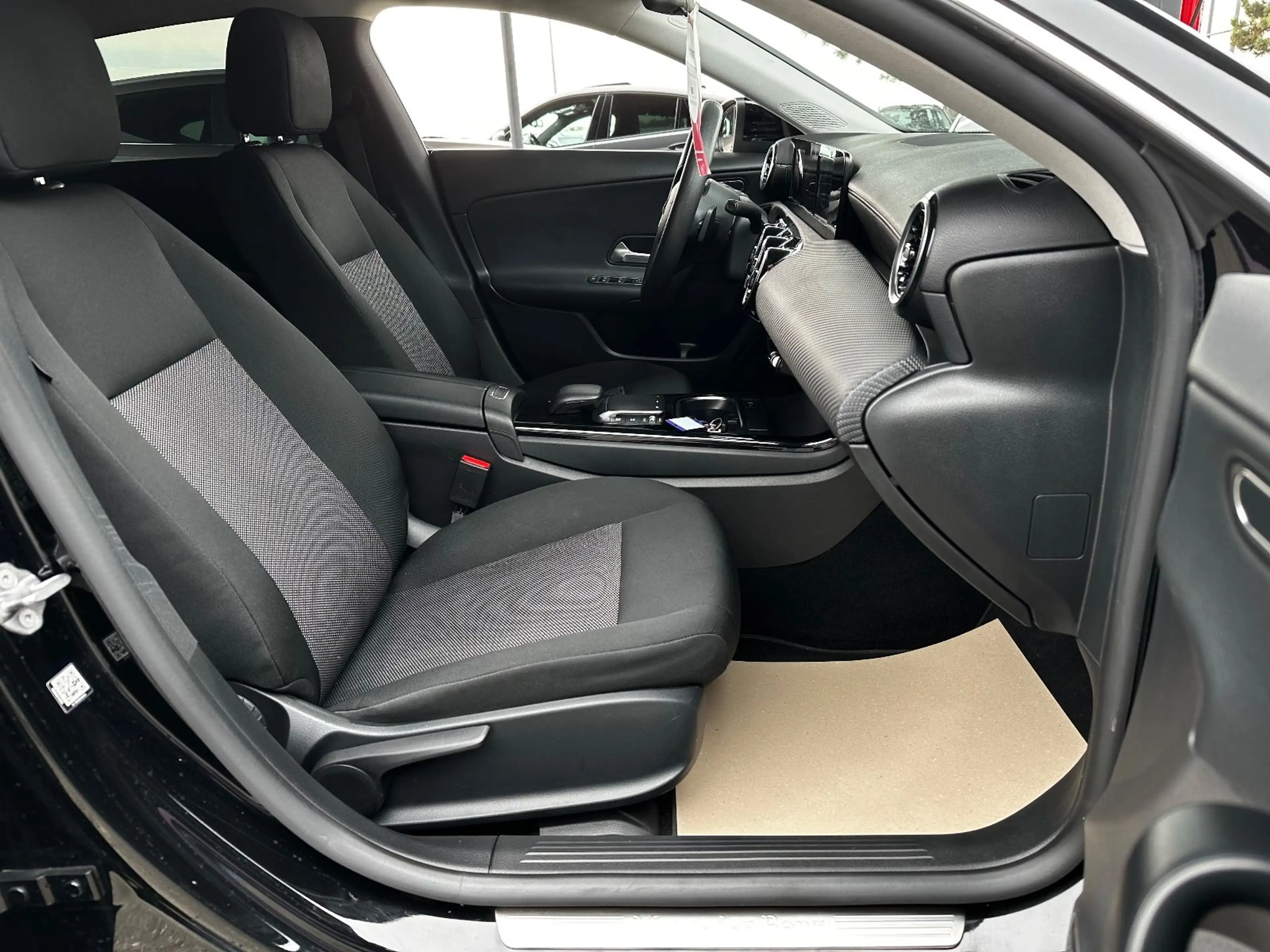 Mercedes-Benz CLA 200 d Shooting Brake  "HU+Service Neu" — photo 19