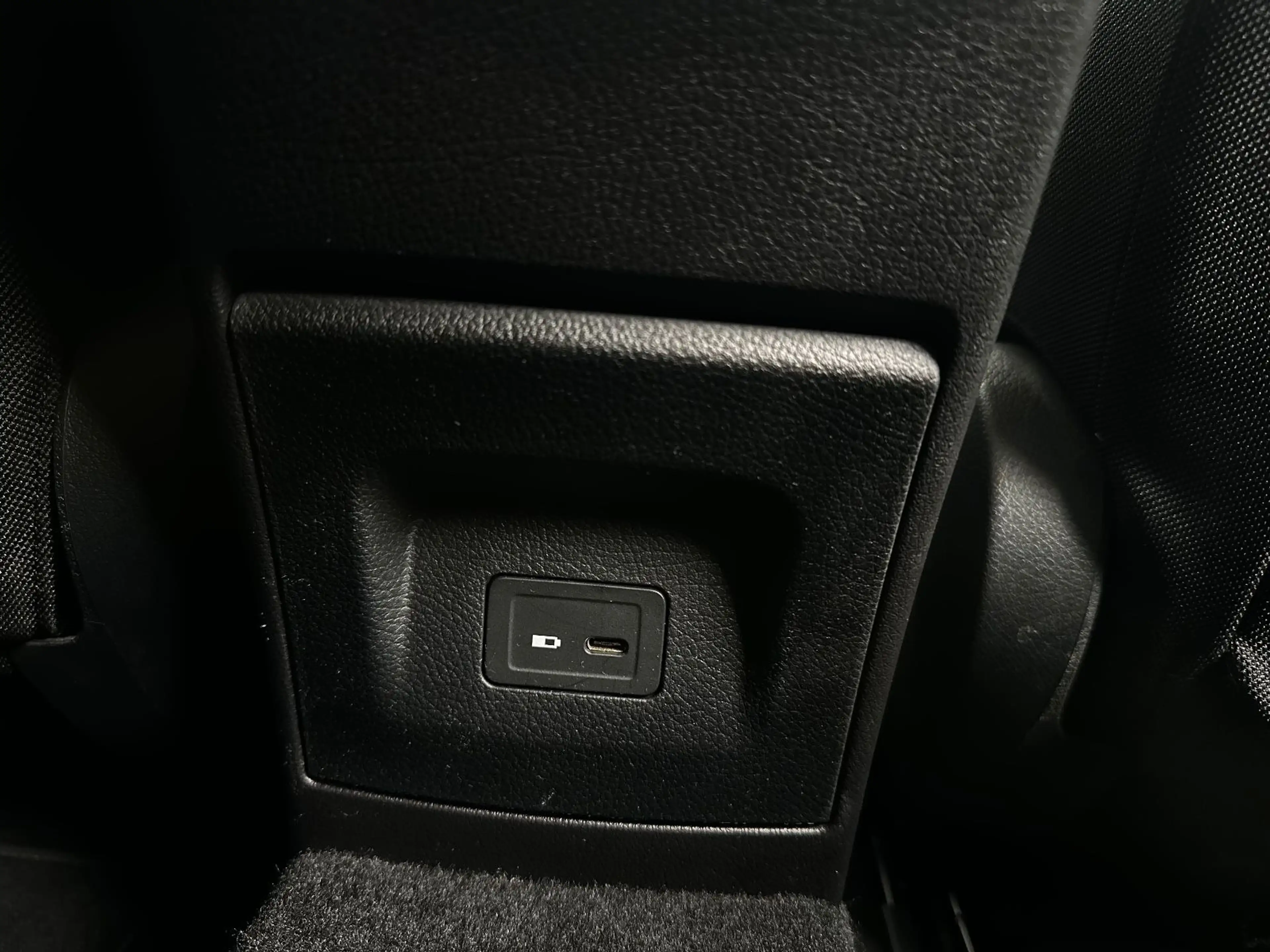 Mercedes-Benz CLA 200 d Shooting Brake  "HU+Service Neu" — photo 24