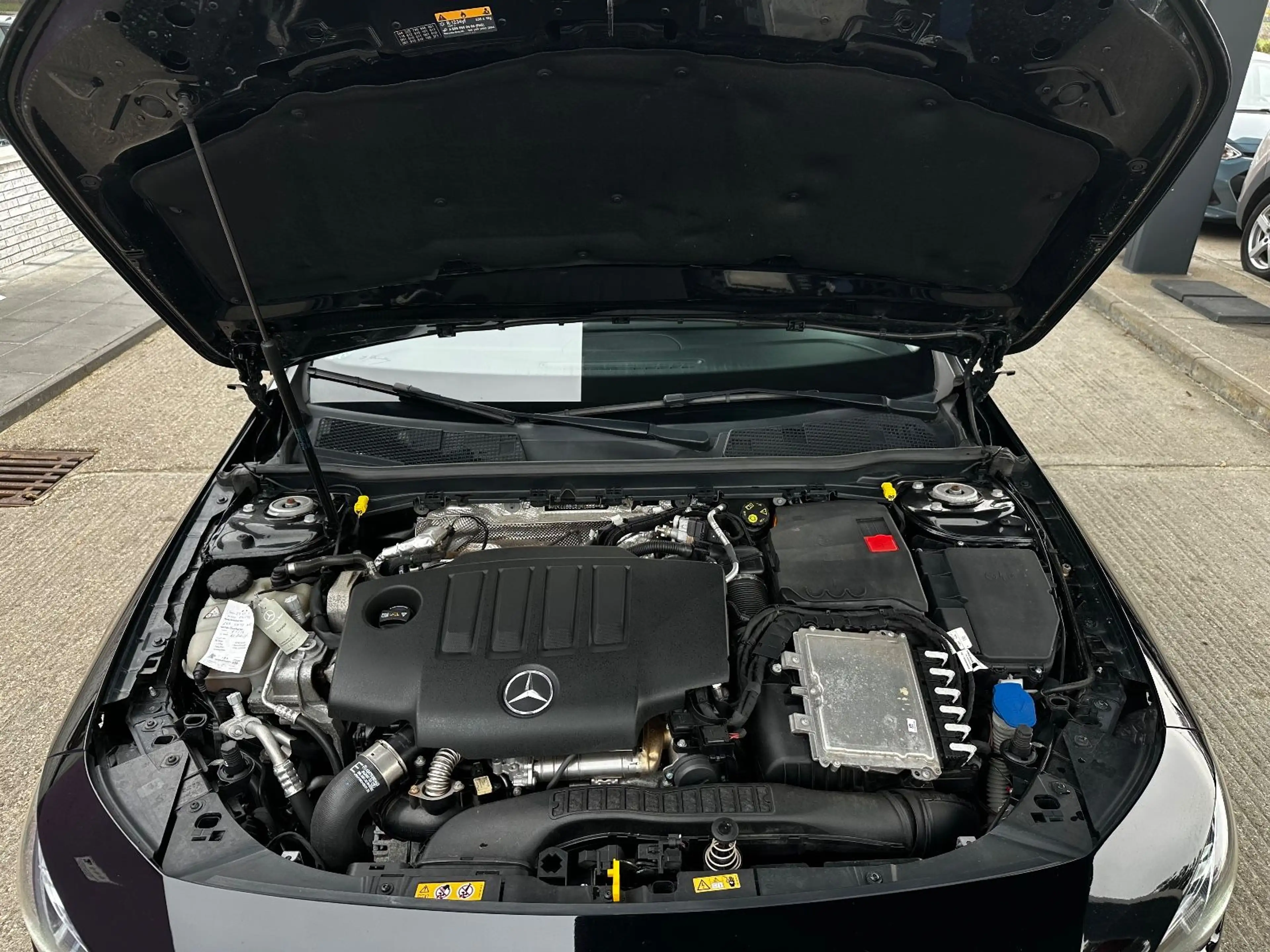 Mercedes-Benz CLA 200 d Shooting Brake  "HU+Service Neu" — photo 3