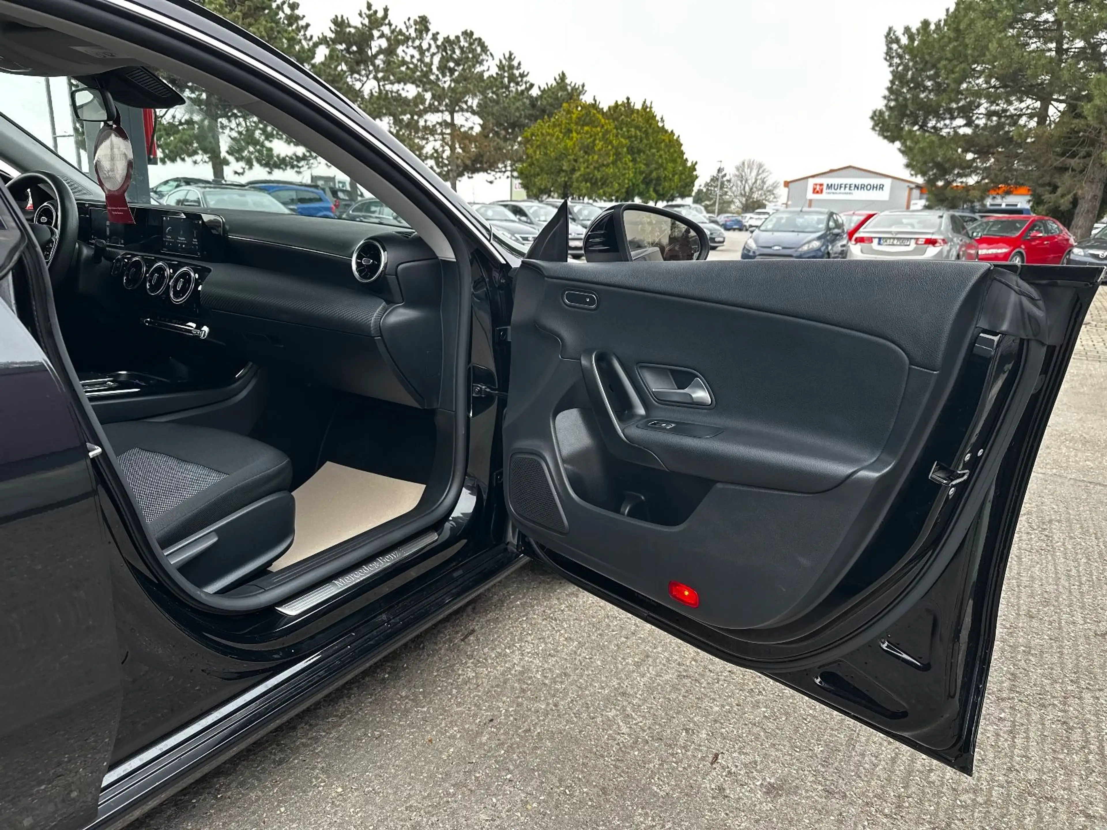 Mercedes-Benz CLA 200 d Shooting Brake  "HU+Service Neu" — photo 17
