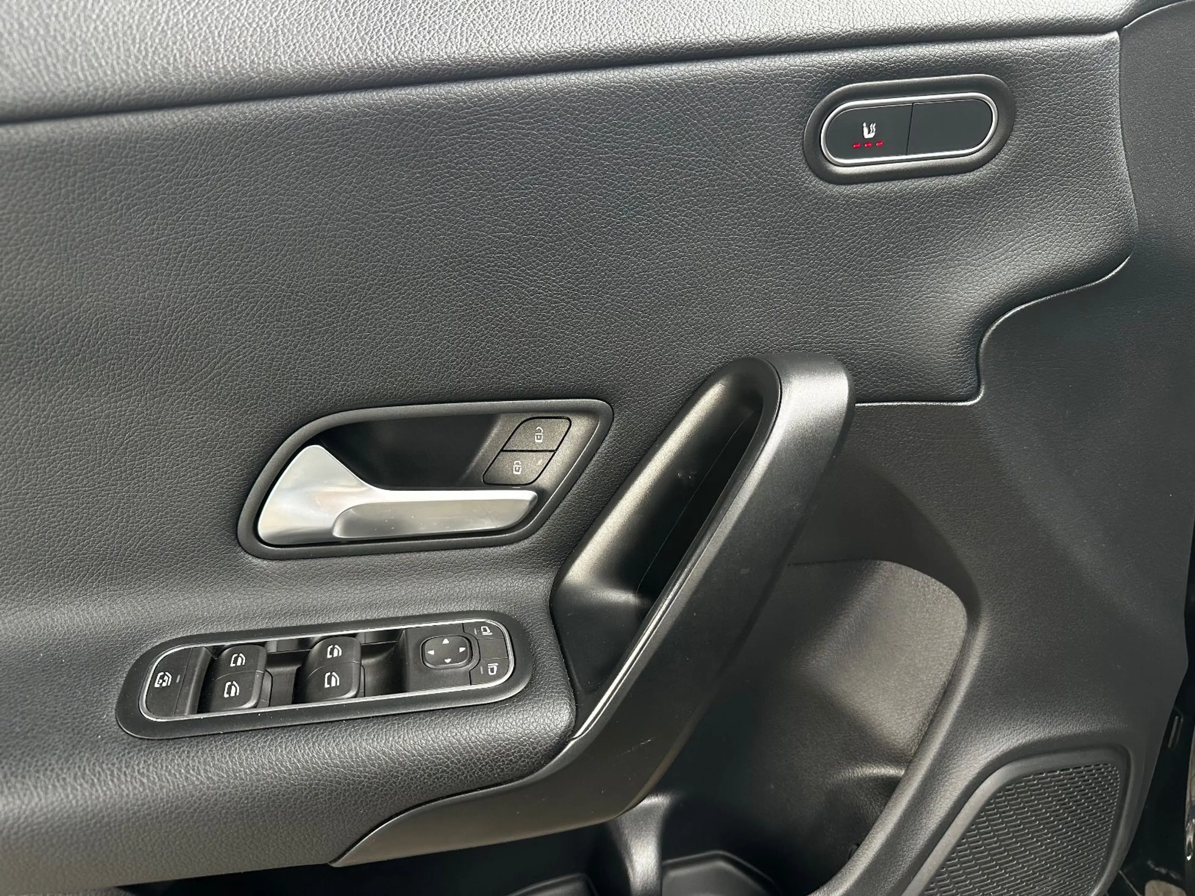 Mercedes-Benz CLA 200 d Shooting Brake  "HU+Service Neu" — photo 14