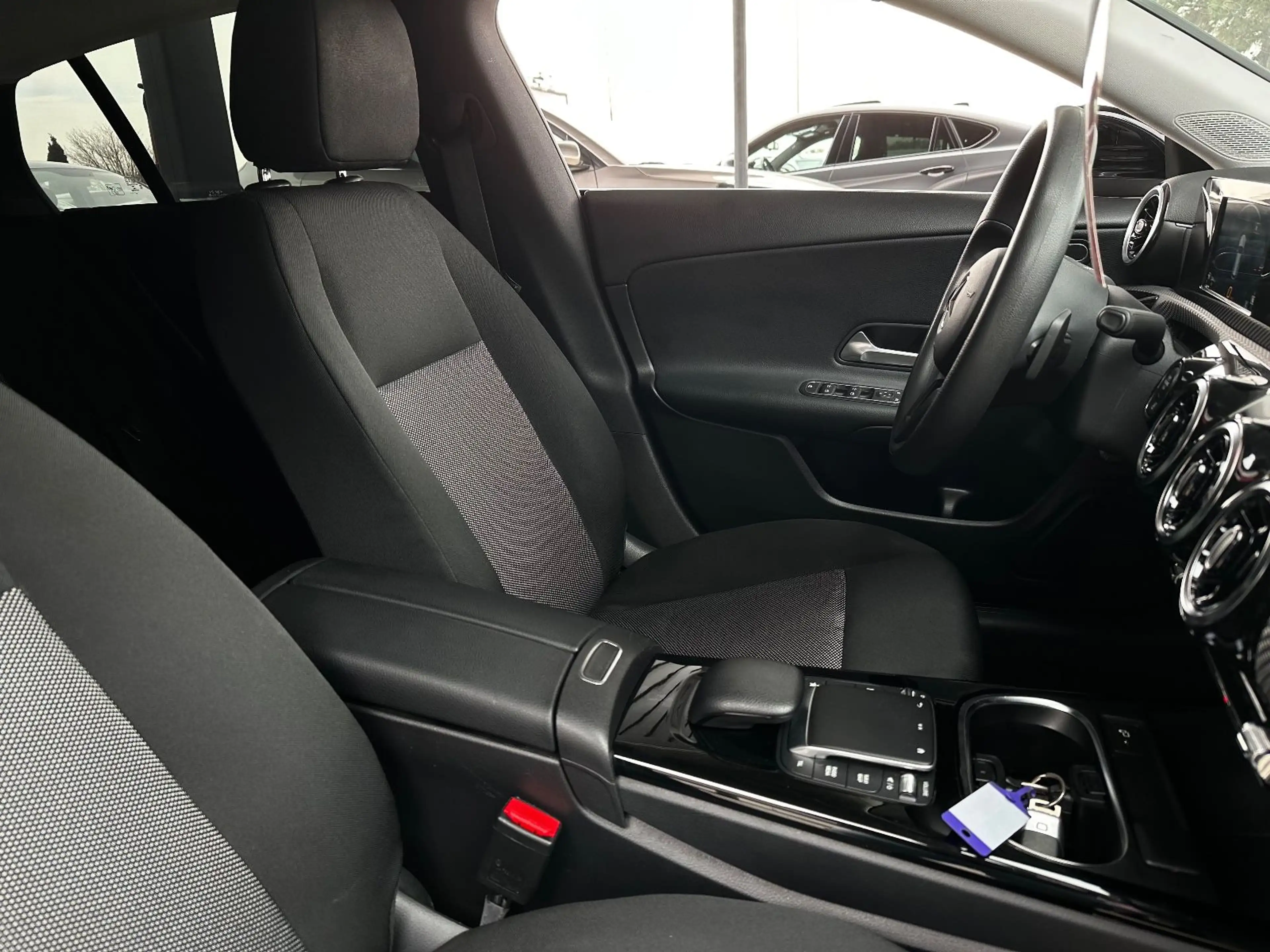 Mercedes-Benz CLA 200 d Shooting Brake  "HU+Service Neu" — photo 20