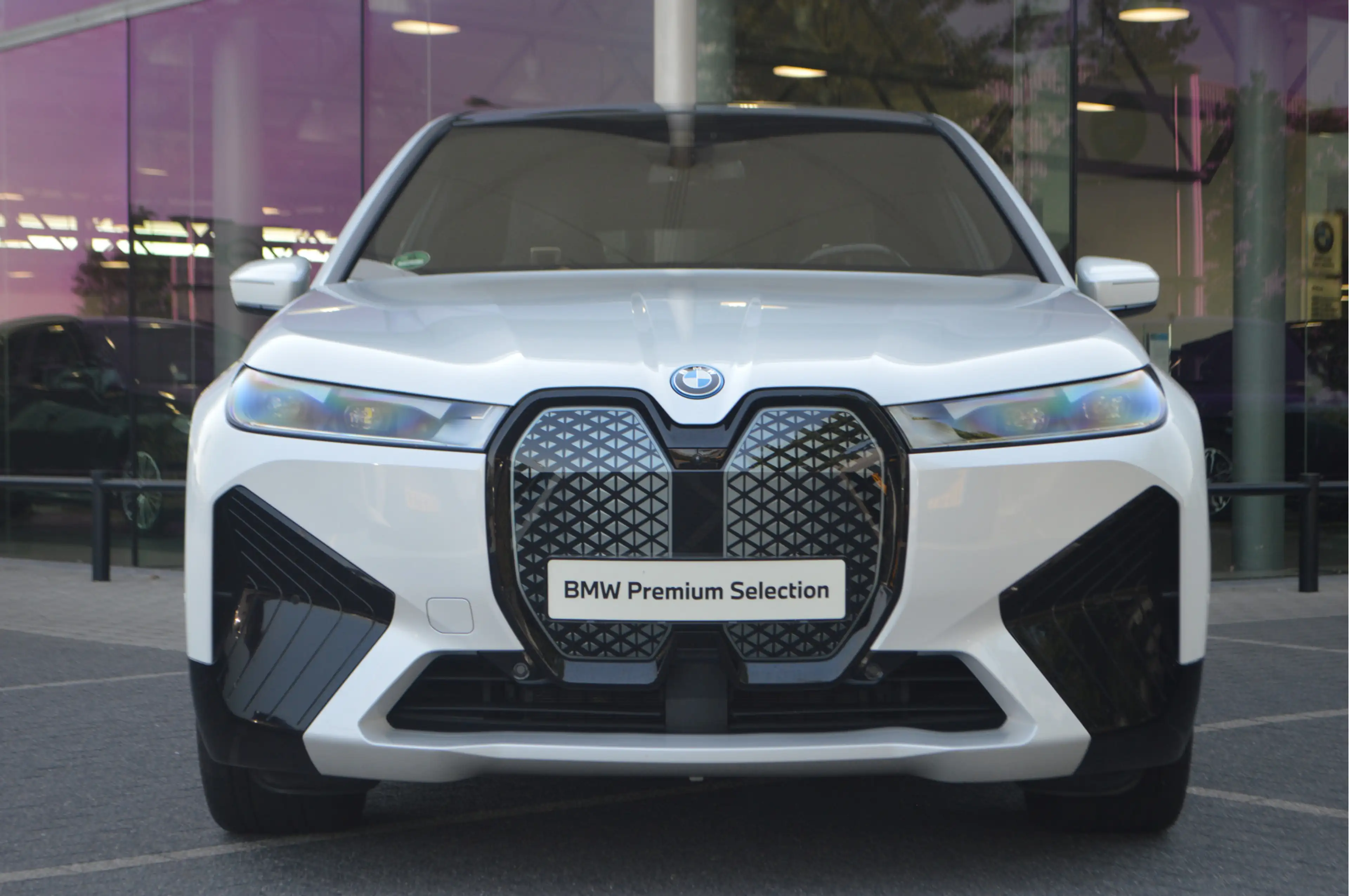BMW iX xDrive50 High Executive / Sportpakket / Panoramada — photo 4