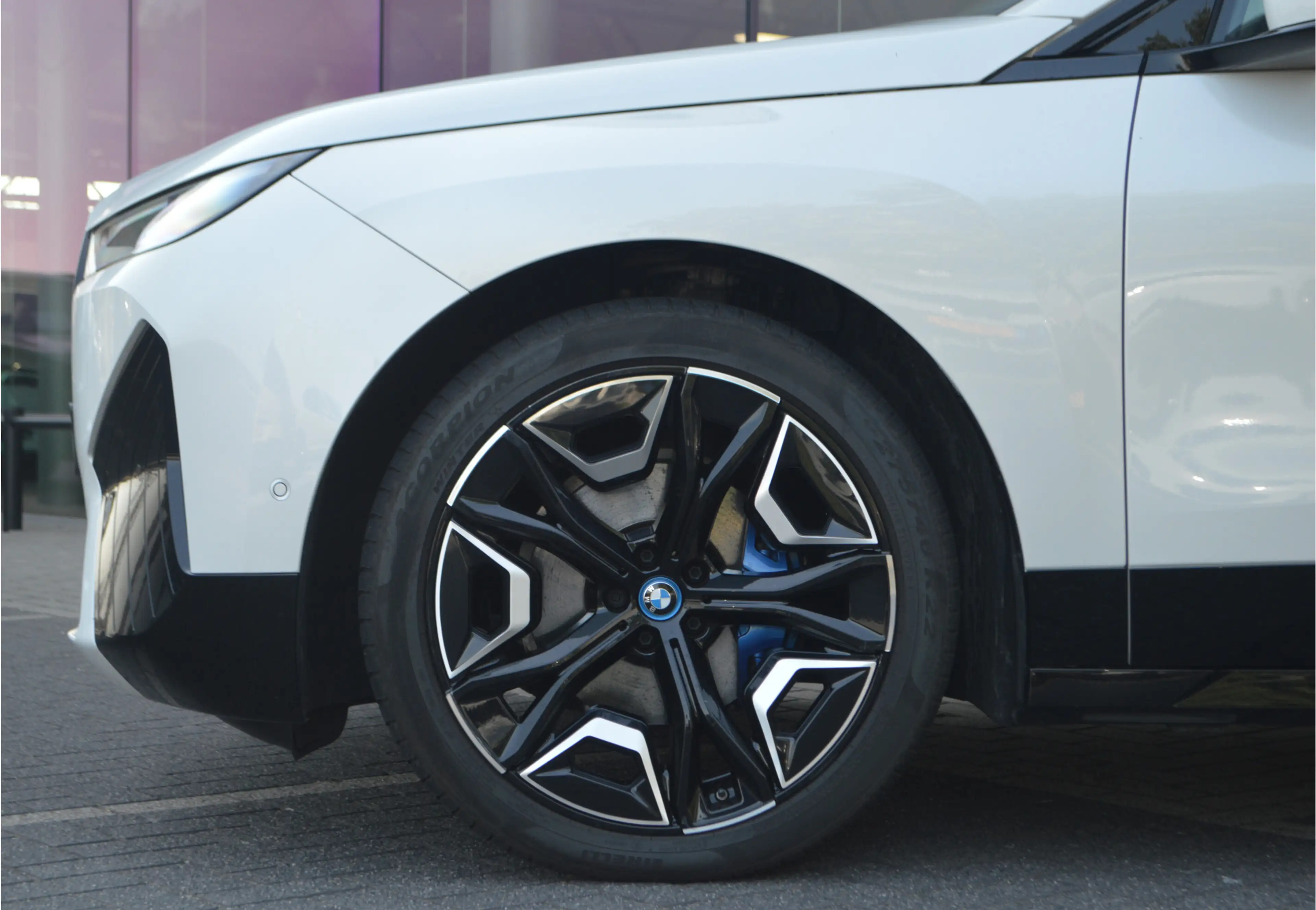 BMW iX xDrive50 High Executive / Sportpakket / Panoramada — photo 8