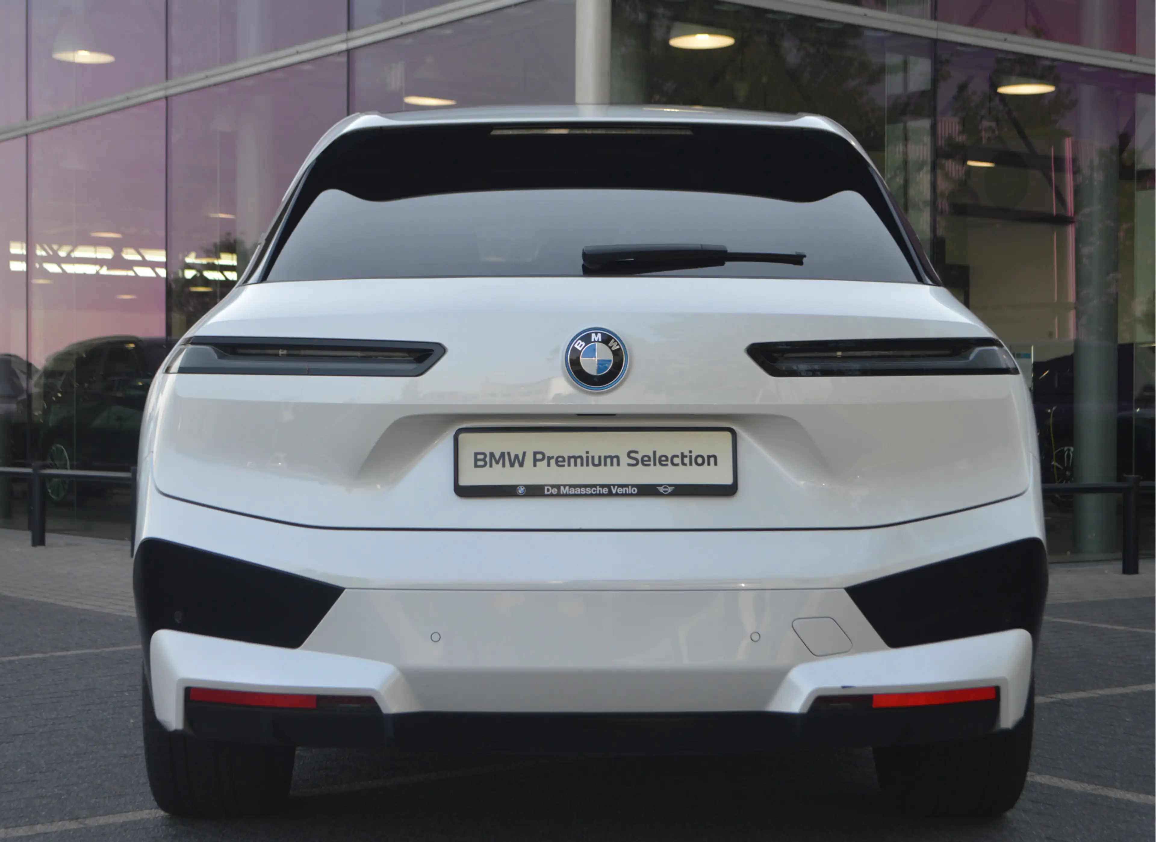 BMW iX xDrive50 High Executive / Sportpakket / Panoramada — photo 6