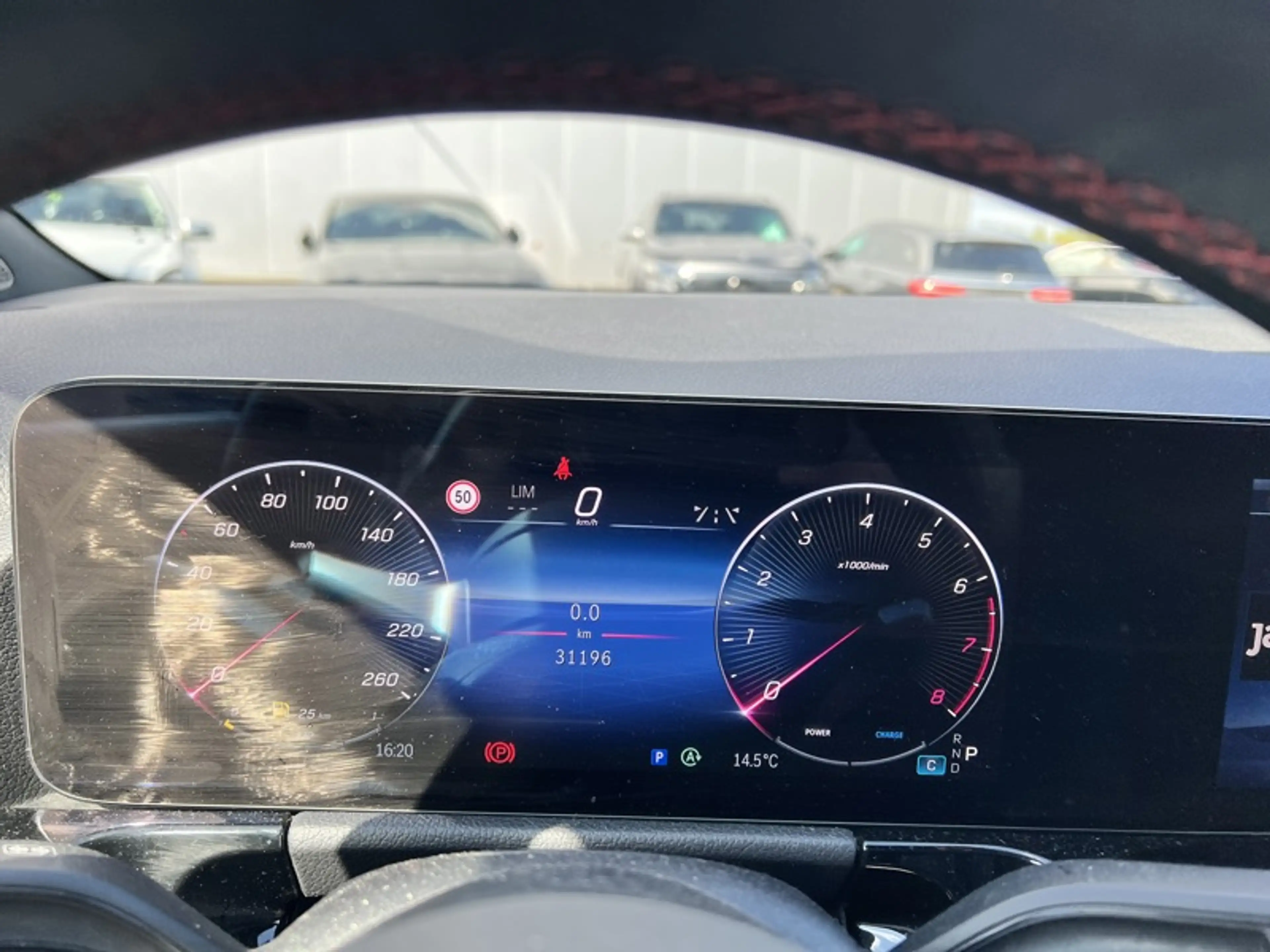 Mercedes-Benz GLA 180 AMG Pack Night Facelift Attelage — photo 7